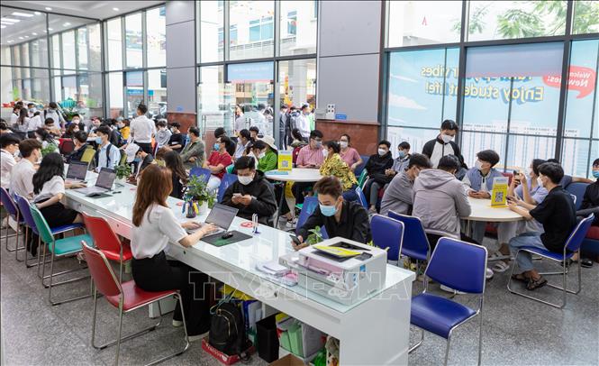  Thí sinh đến nhập học tại trường Đại học Công nghệ TP Hồ Chí Minh (HUTECH). Ảnh tư liệu: Thu Hoài/TTXVN