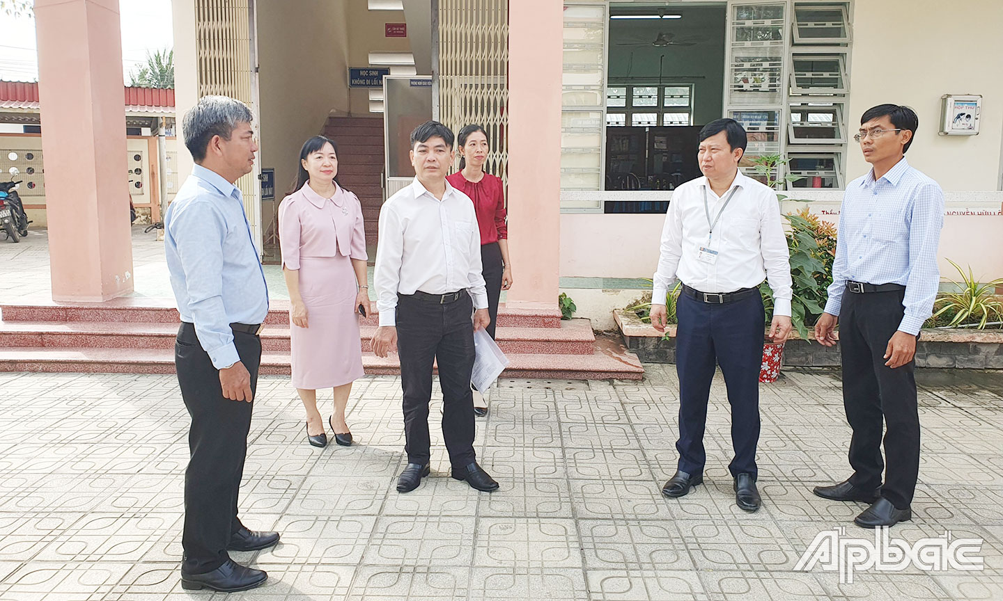 Đoàn công tác trao đổi với lãnh đạo Phòng GD- ĐT TP. Mỹ Tho và Trường THCS Phú Thạnh.
