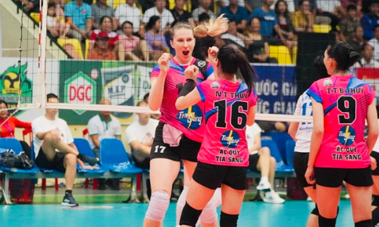 Polina là ngoại binh để lại sức hút nhiều nhất với người hâm mộ bóng chuyền Việt Nam từ khi Liên đoàn bóng chuyền cho cầu thủ ngoại được thi đấu giải vô địch quốc gia. Ảnh: VFV