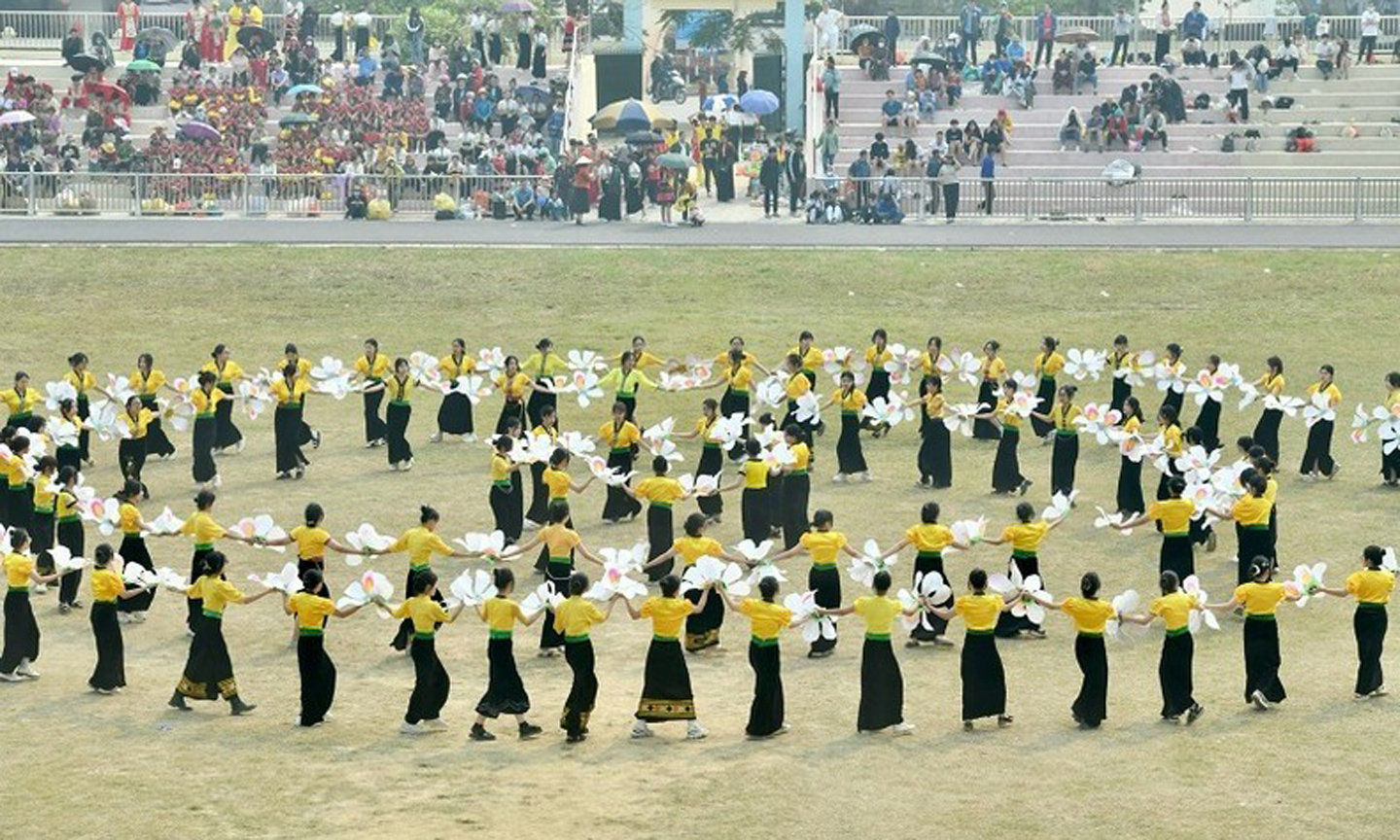 ABO/NDO- Xoe Thai Folk Dance Festival was held in Dien Bien Province on March 17, attracting thousands of visitors.