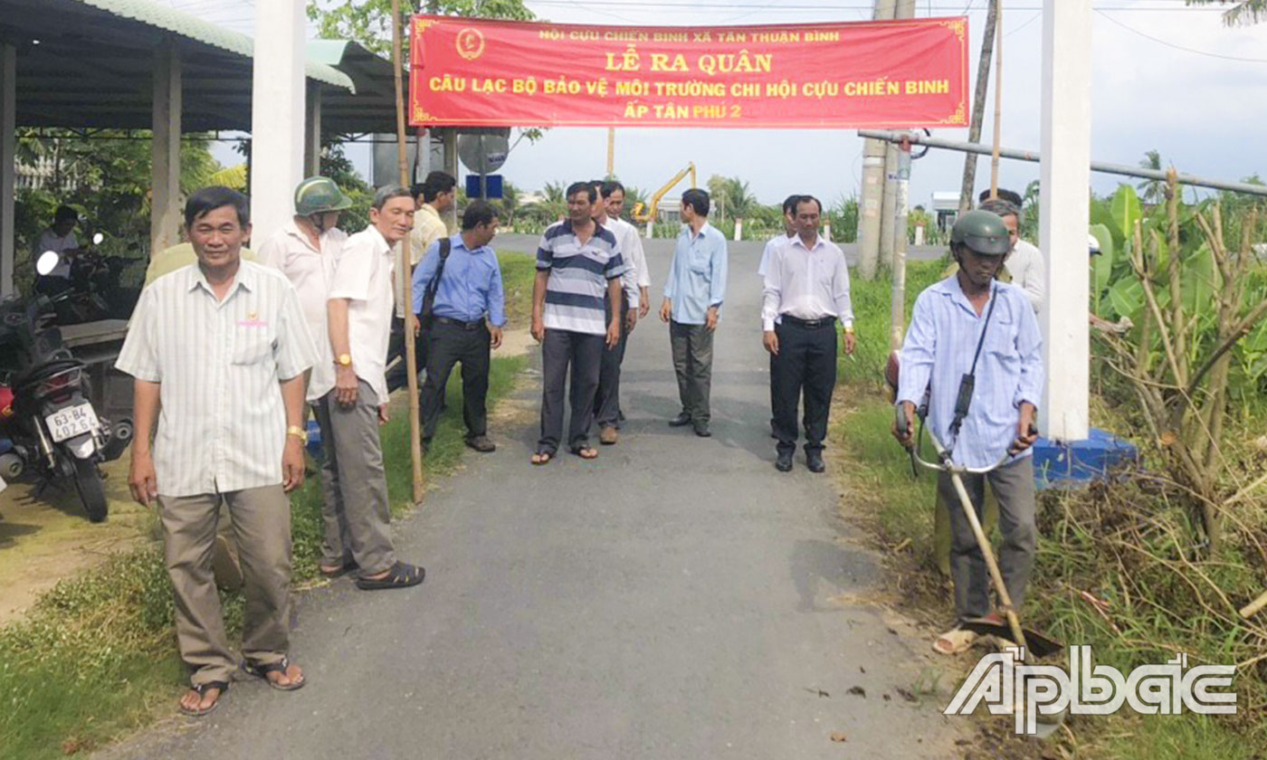 Mô hình Câu lạc bộ bảo vệ môi trường tại các cấp Hội Cựu Chiến binh huyện Chợ Gạo được thực hiện nghiêm túc, đồng loạt. 