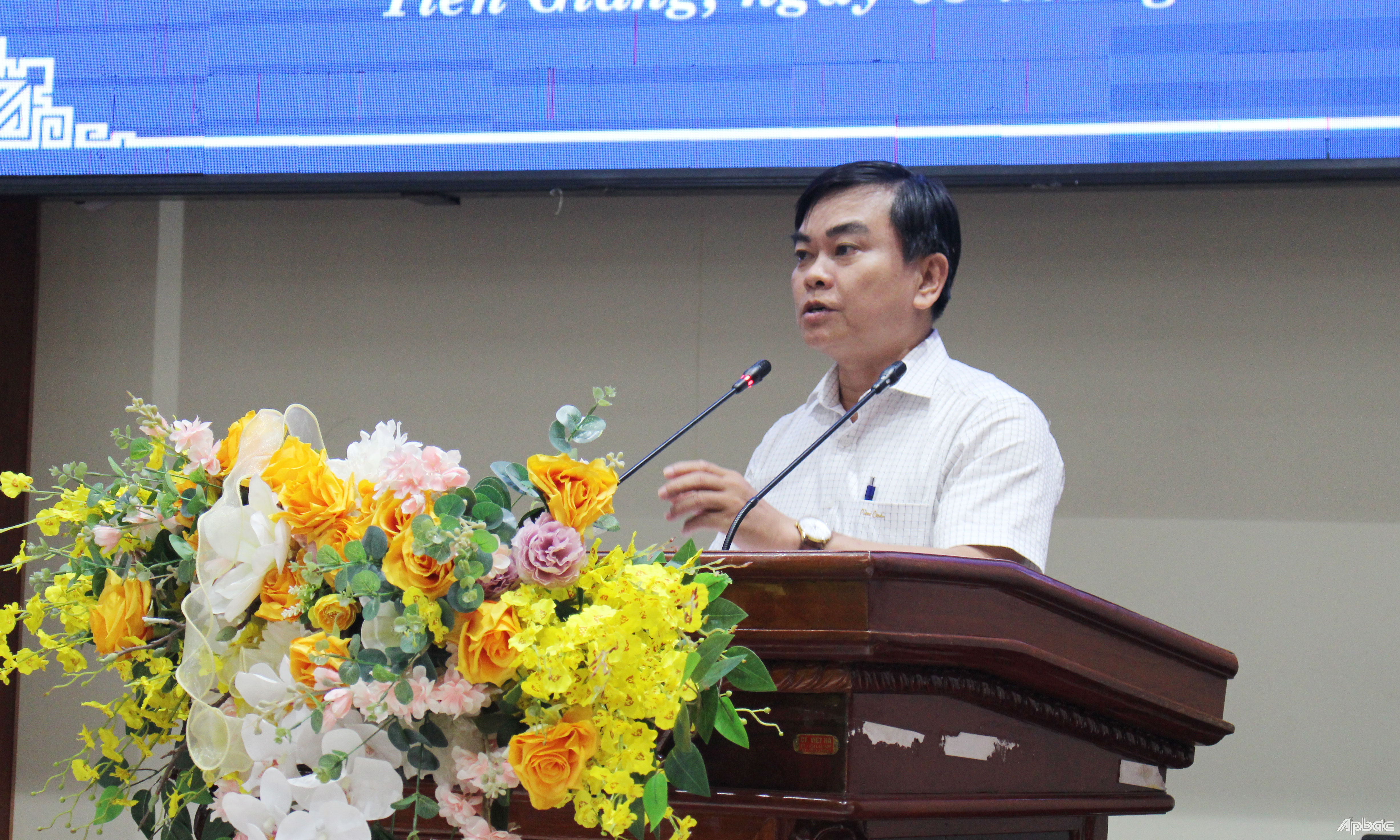 Giám đốc Sở Tài nguyên và Môi trường Đoàn Văn Phương phát biểu tại hội nghị.