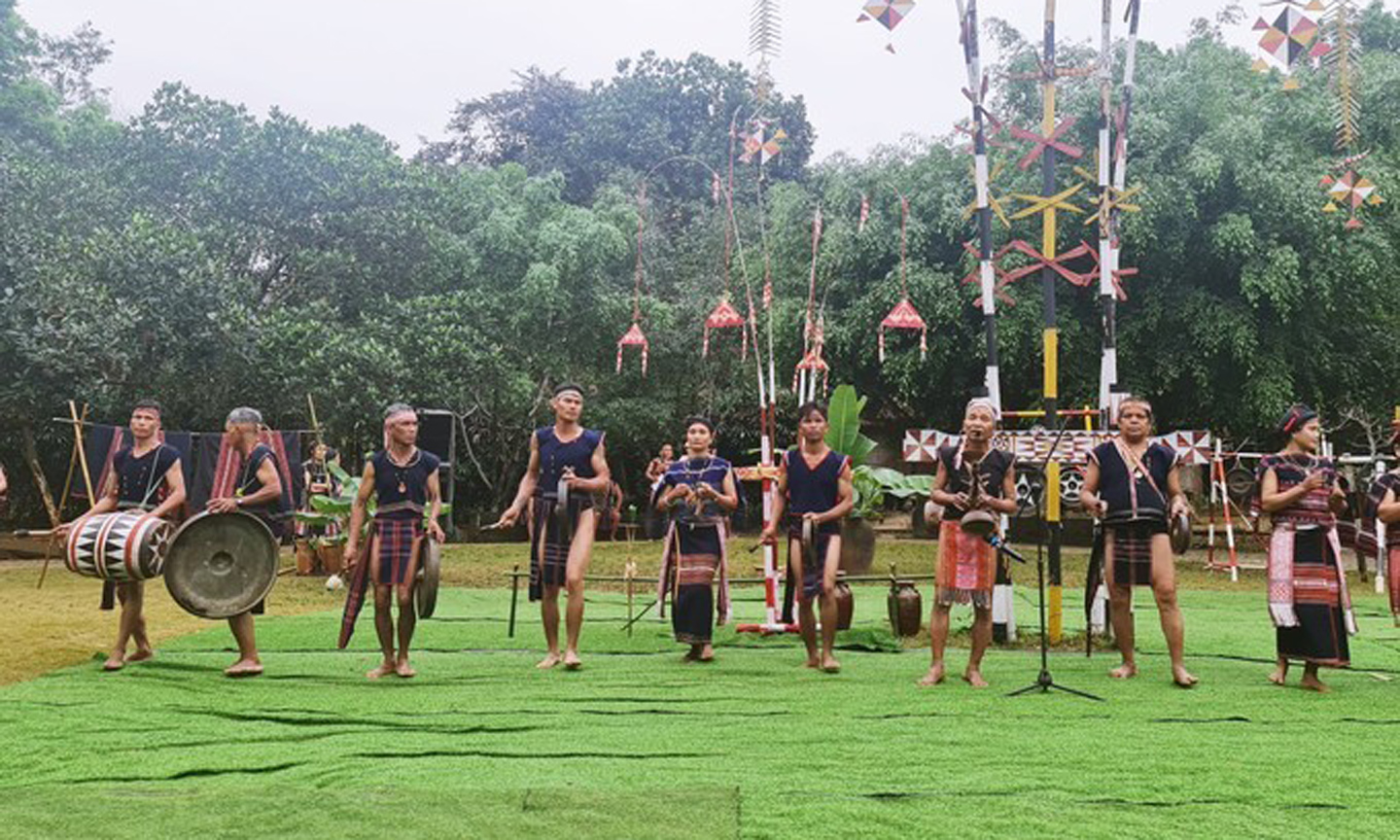 ABO/NDO- The Ministry of Culture, Sports and Tourism will host a programme entitled ‘Cultural Days of Vietnamese Ethnic Groups’ at the Vietnam National Village for Ethnic Culture and Tourism in the Dong Mo tourism area of Son Tay Town, Hanoi, from April 18 to 21.