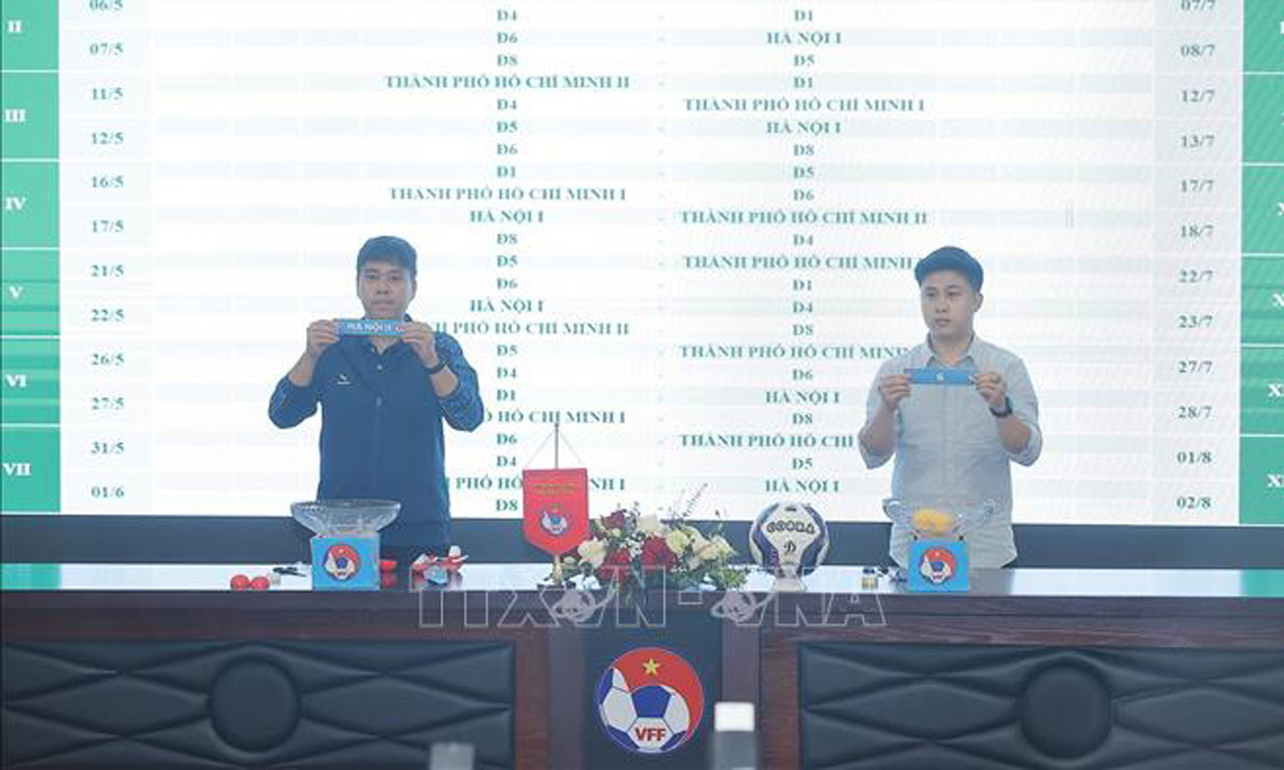 Bốc thăm xếp lịch thi đấu mùa giải 2024. Ảnh: Minh Quyết/TTXVN