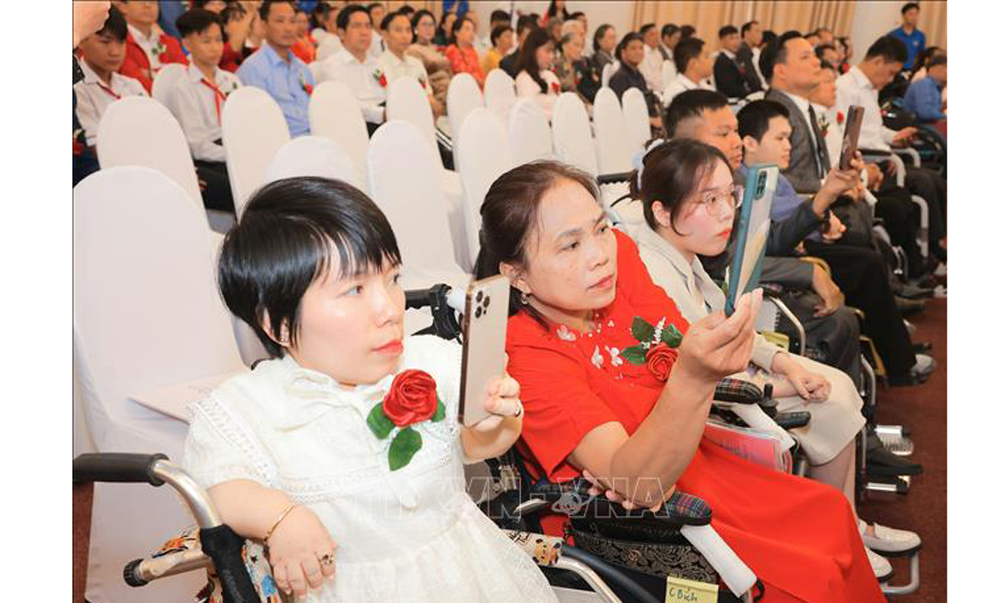 Các đại biểu người khuyết tật tham dự Hội nghị. Ảnh: Hoàng Hiếu/TTXVN