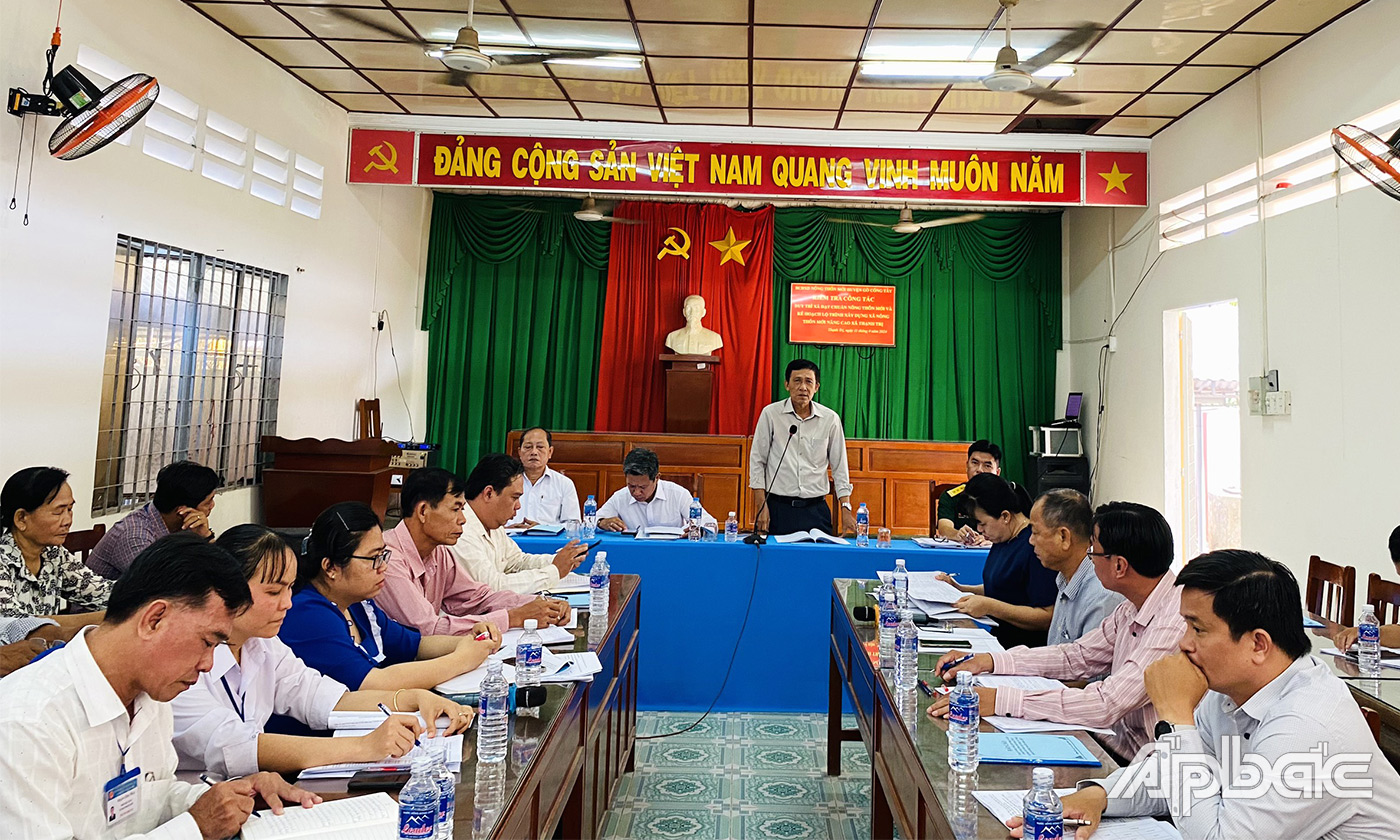 Đồng chí Đinh Tấn Hoàng phát biểu tại buổi làm việc