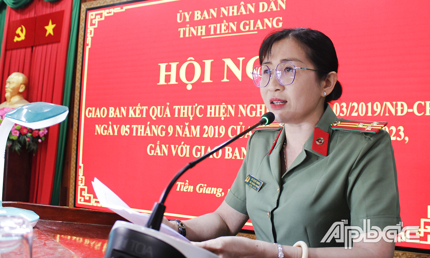 Các đại biểu phát biểu tham luận.