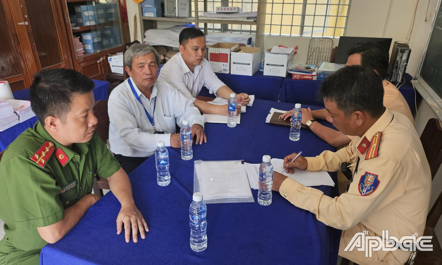 Làm việc với trường THPT Dưỡng Điềm.