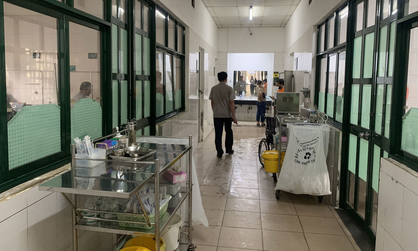 Bộ Y tế cho biết, Bộ đã ban hành các thông tư hướng dẫn để các cơ sở y tế yên tâm, chủ động mua sắm thuốc, vật tư, trang thiết bị y tế - Ảnh: VGP/HM