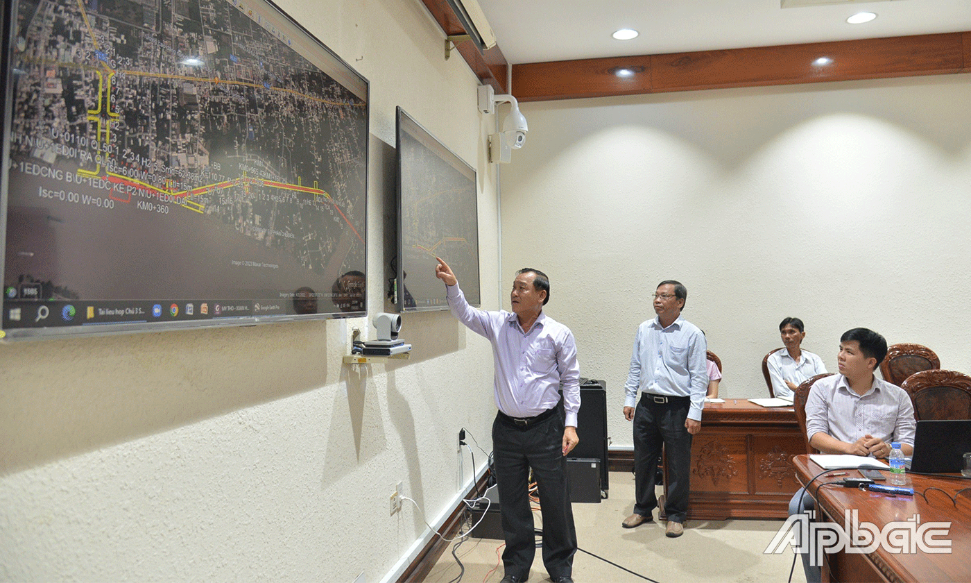 Chủ tịch UBND tỉnh Nguyễn Văn Vĩnh tiếp công dân.