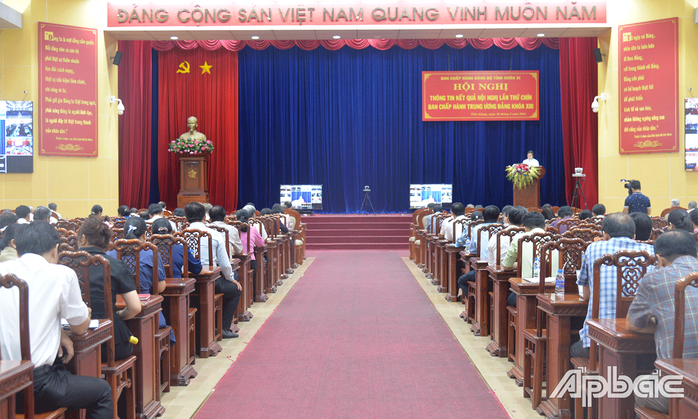 Quang cảnh tại điểm cầu Hội trường Ấp Bắc, Trung tâm hội nghị tỉnh.
