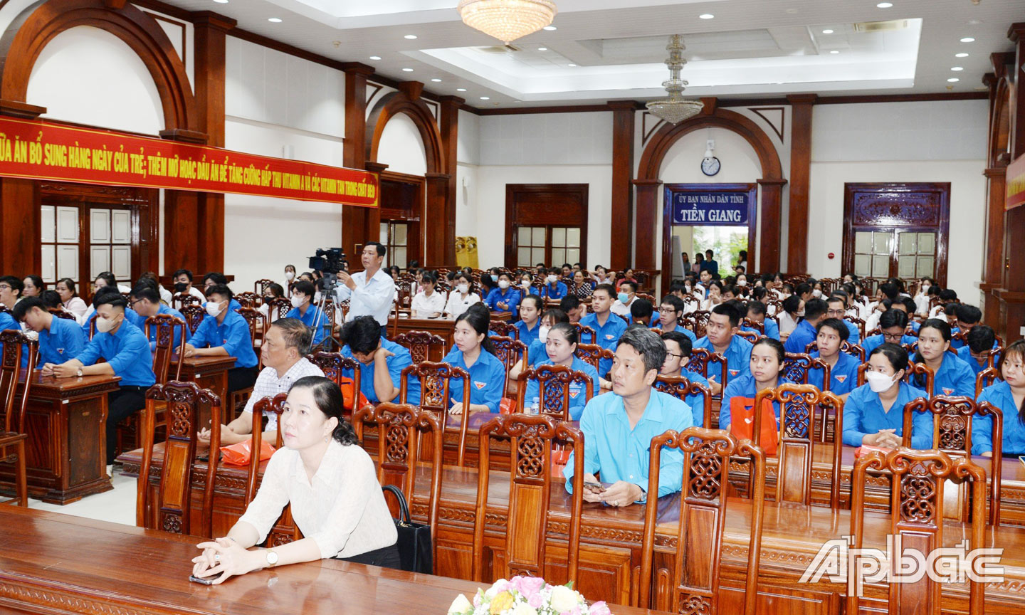 Các đại dự Lễ Mittinh.