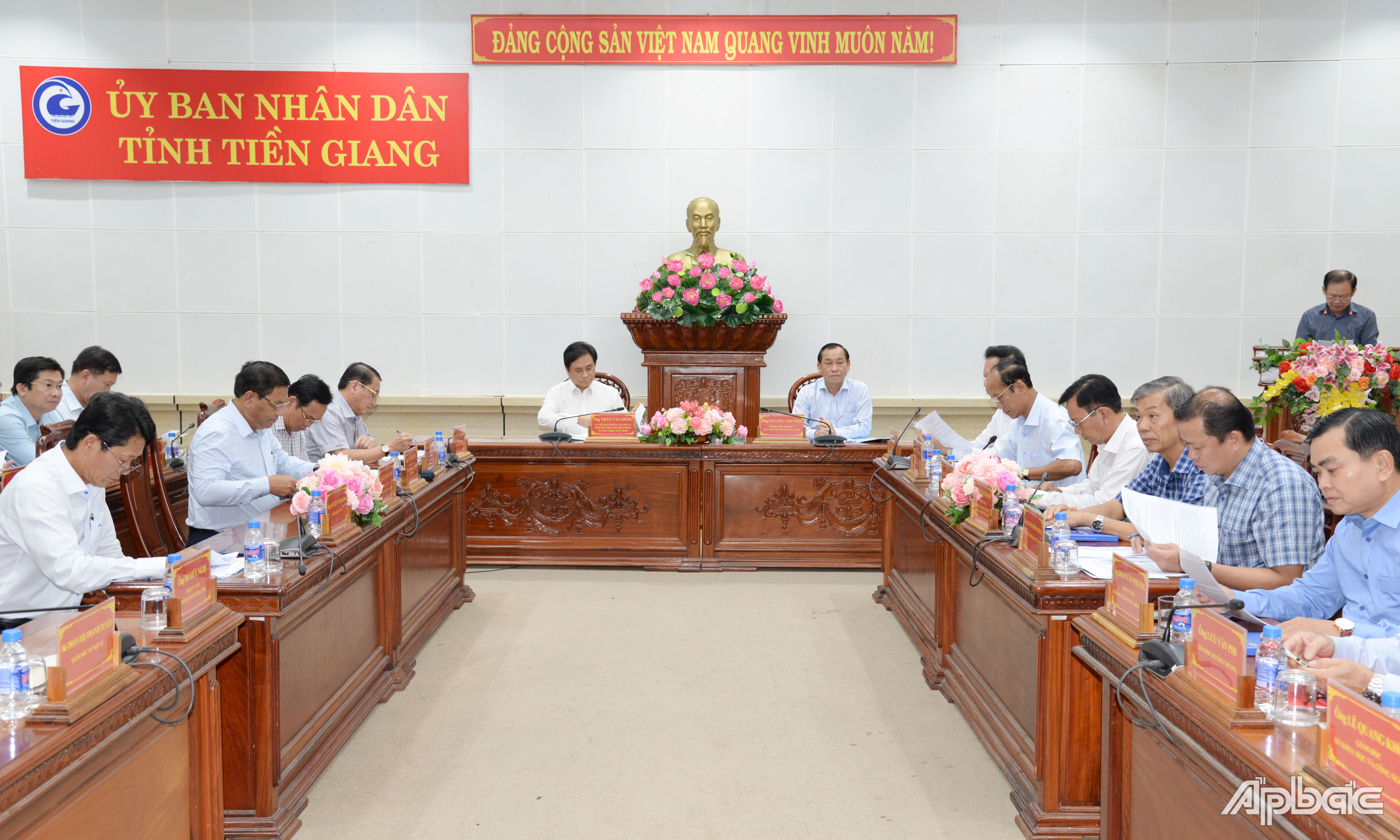 Quang cảnh phiên họp.