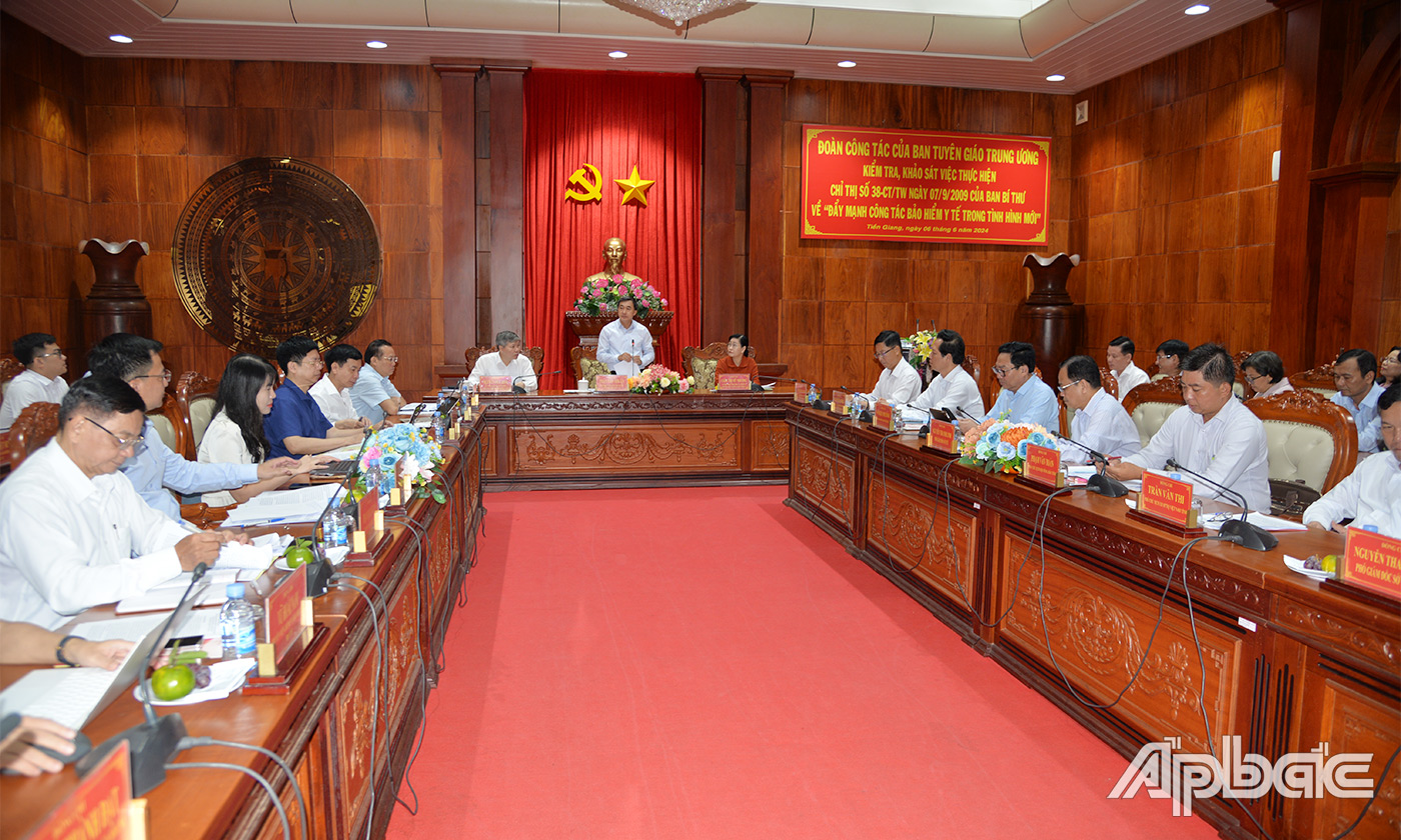 Quang cảnh buổi làm việc