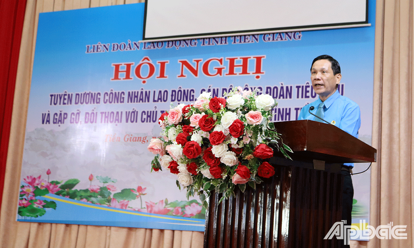 Chủ tịch Liên đoàn Lao động tỉnh Tiền Giang Lê Minh Hùng phát biểu tại Hội nghị