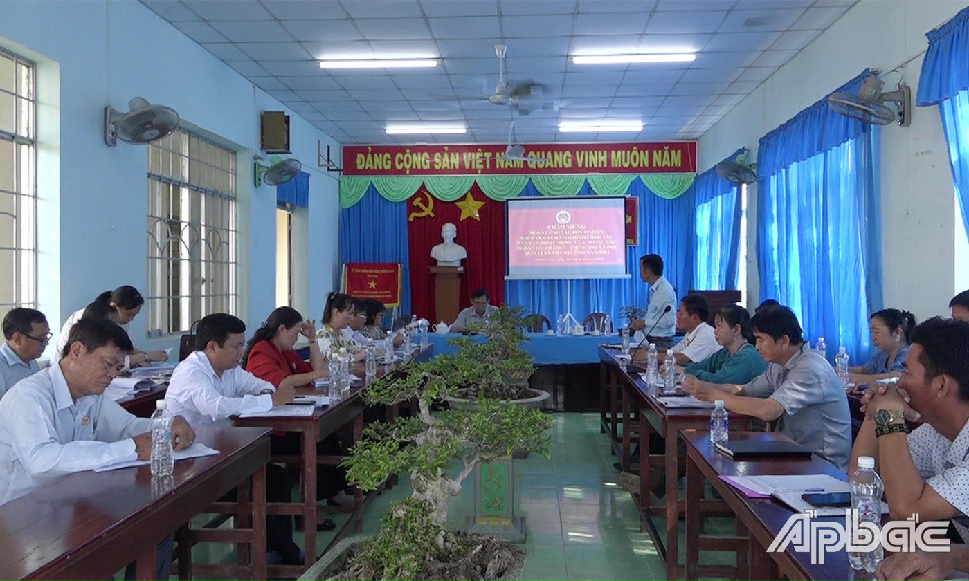 Quang cảnh buổi làm việc
