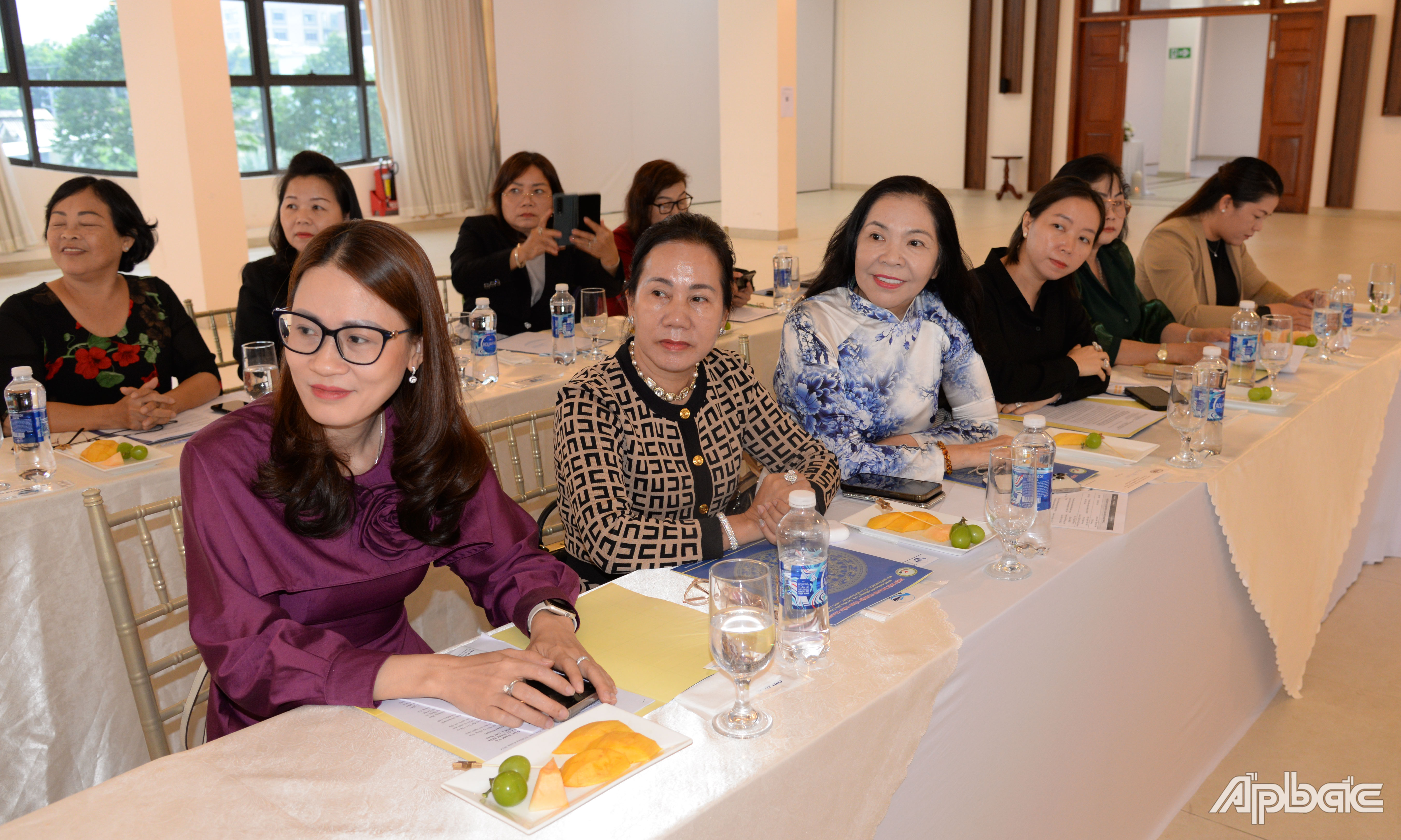 Các đại biểu tham dự hội nghị.