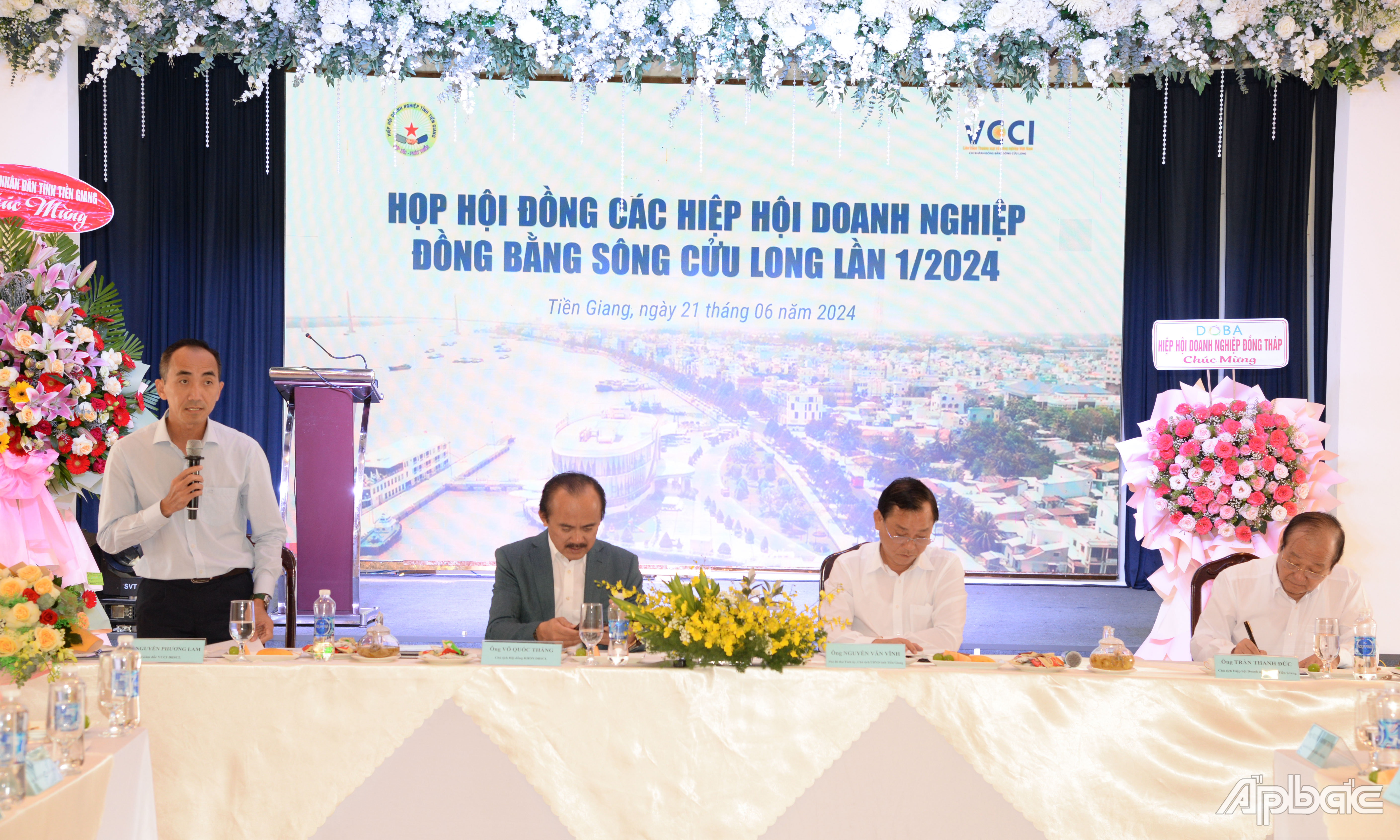 Giám đốc VCCI ĐBSCL Nguyễn Phương Lam phát biểu tại cuộc họp.