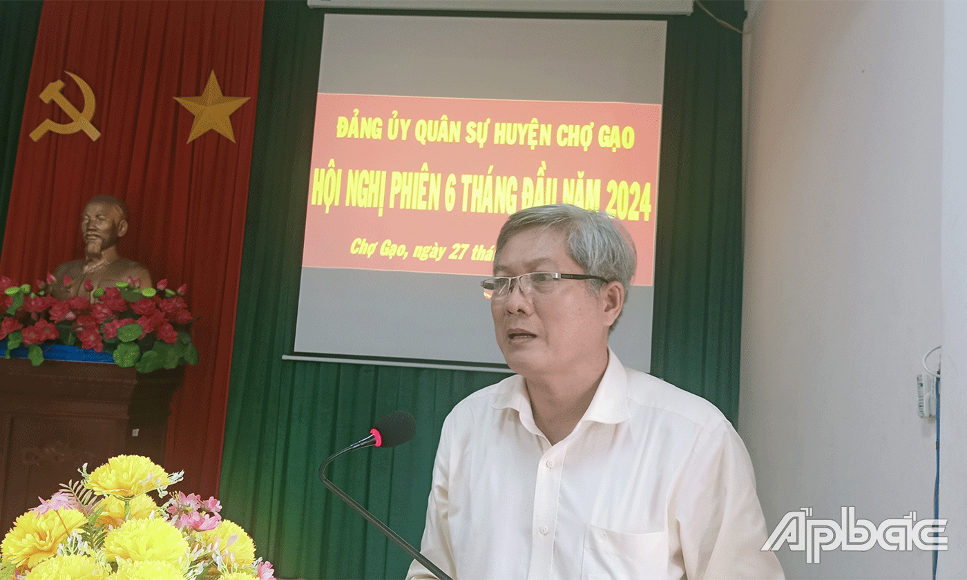 Đồng chí Nguyễn Hồng Hữu phát biểu tại hội nghị.