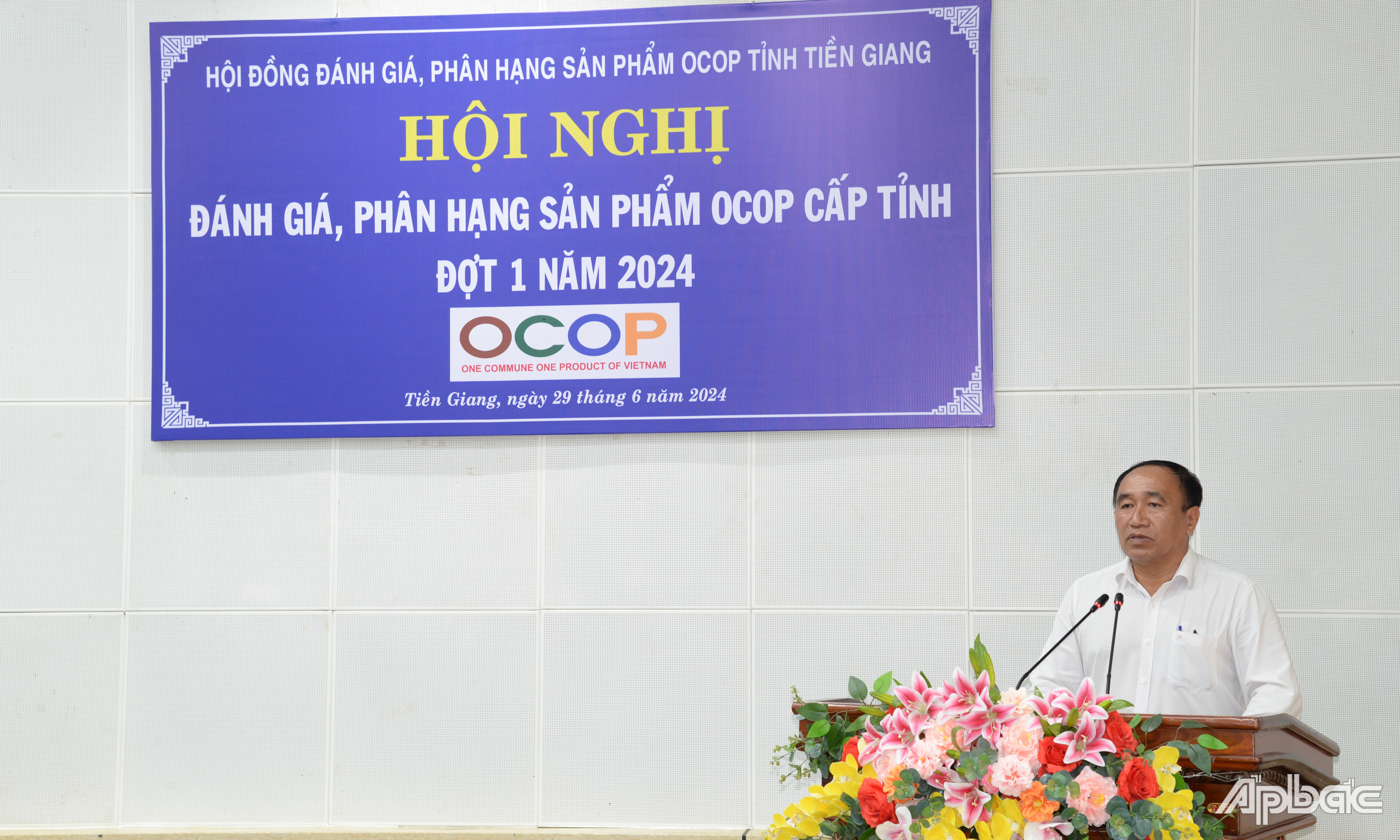 Hội đồng đánh giá, nhận xét các sản phẩm.