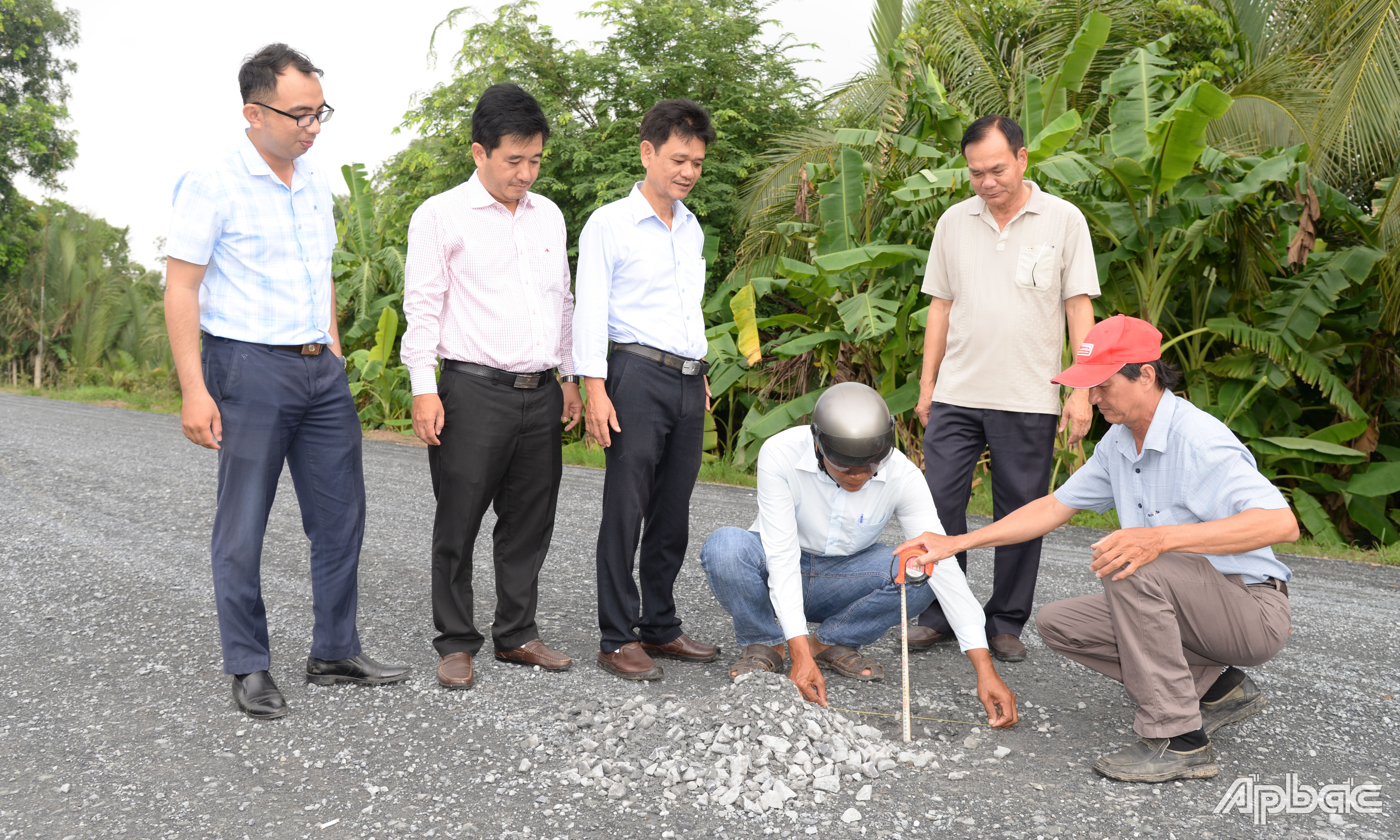 Nghiệm thu mặt đường cấp phối đá dăm đoạn do Công ty TNHH Thương mại Xây dựng Thiên Thuận thi công.