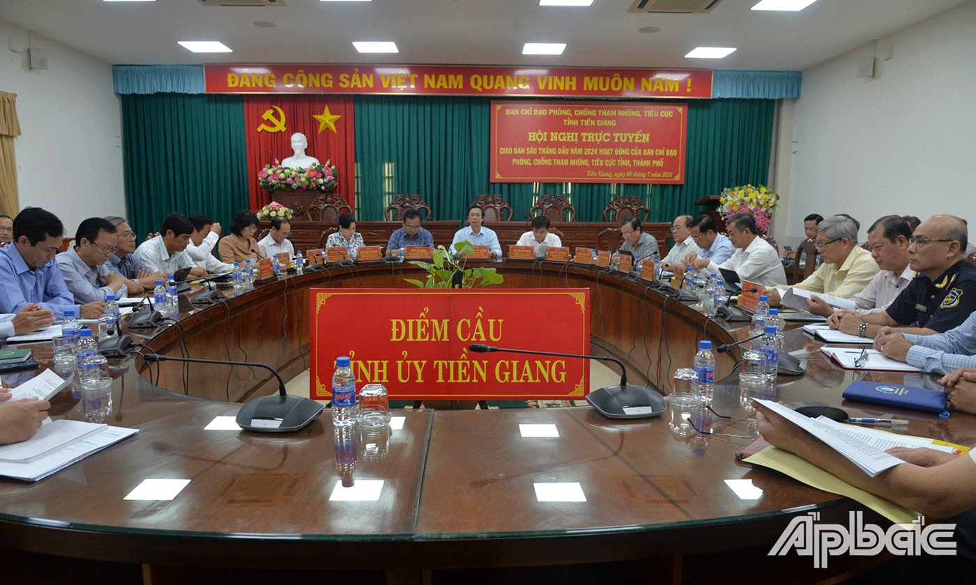 Đại biểu dự tại điểm cầu Tiền Giang.