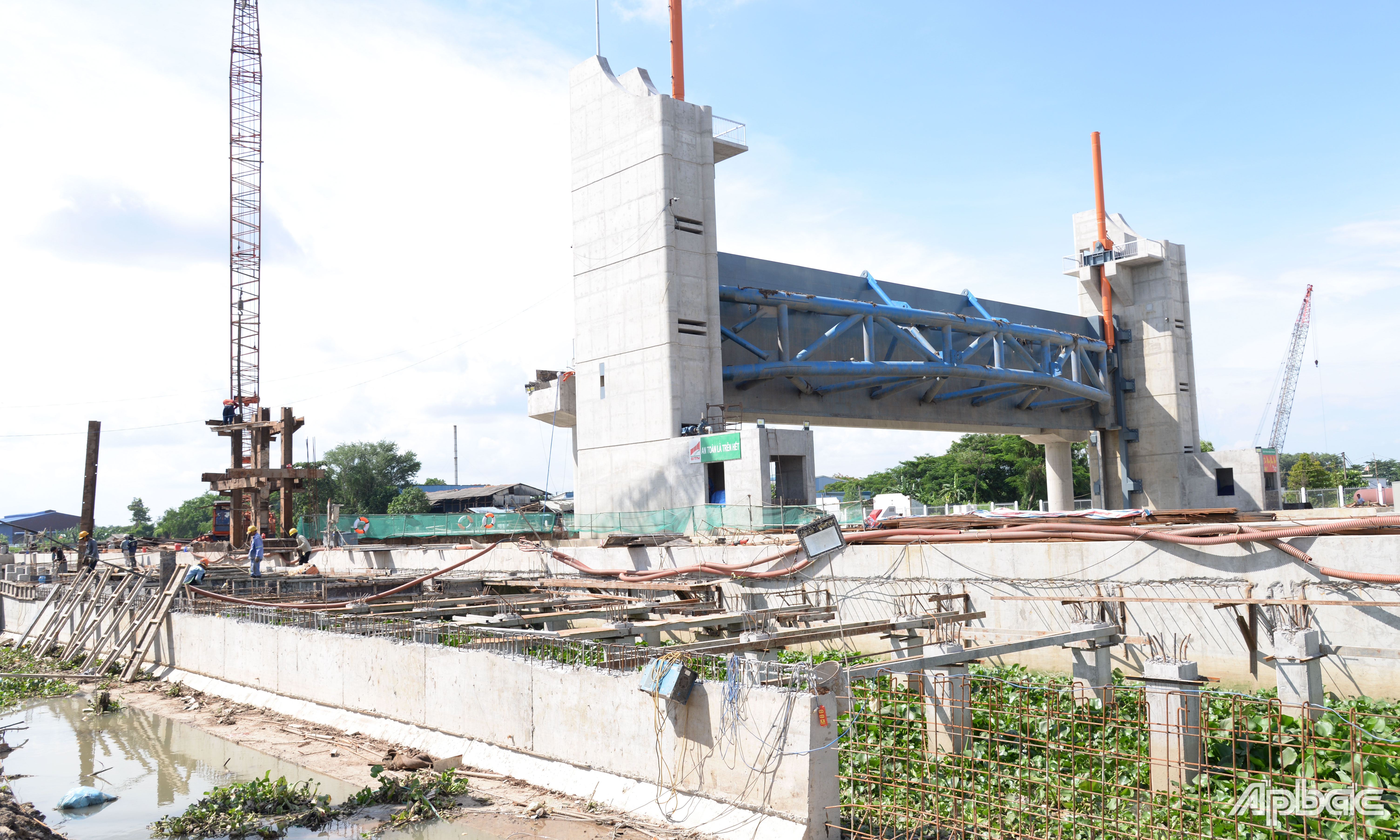 Tạm ngừng lưu thông thủy qua khu vực thi công cống âu Nguyễn Tấn Thành từ ngày 19-7 đến ngày 30-8-2024.