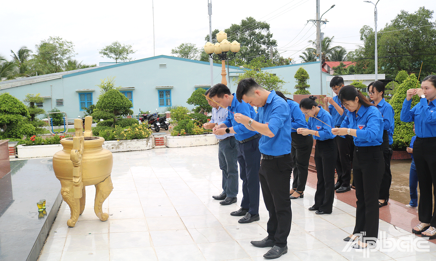 hành trình “Địa chỉ đỏ” tại Bia Lưu niệm căn cứ Thành ủy Mỹ Tho