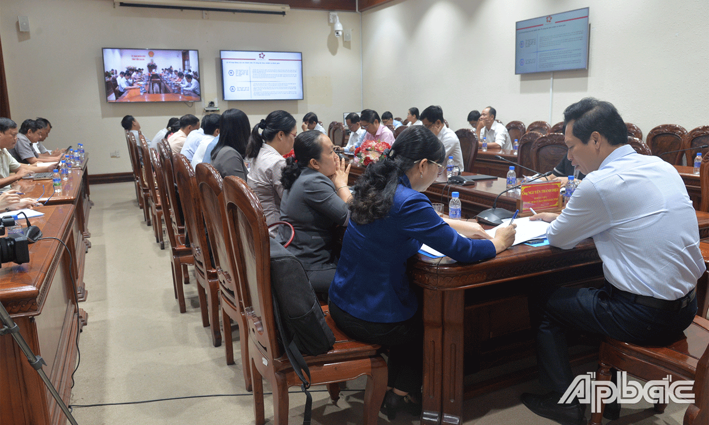 Tại điểm cầu Tiền Giang.