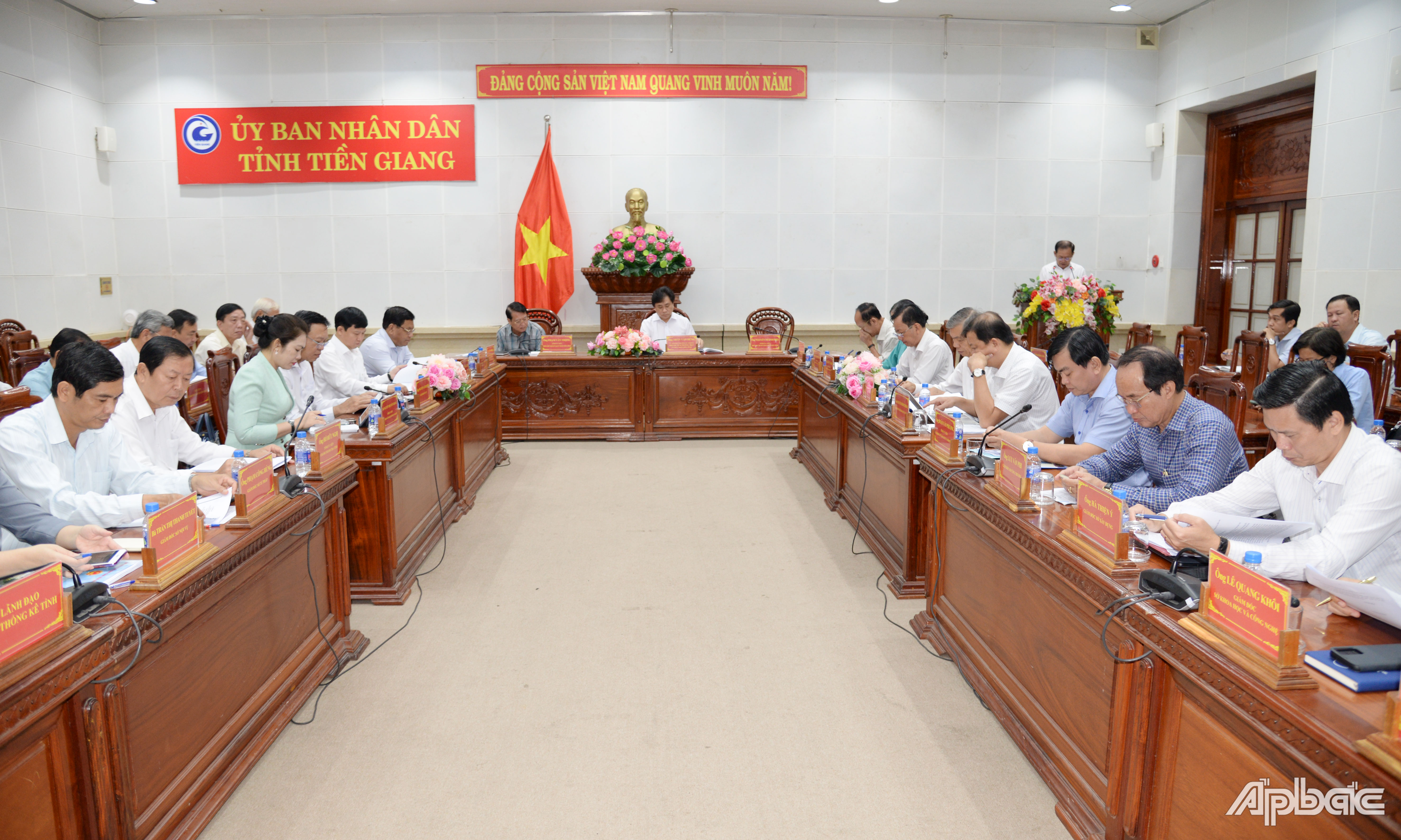 Quang cảnh phiên họp.