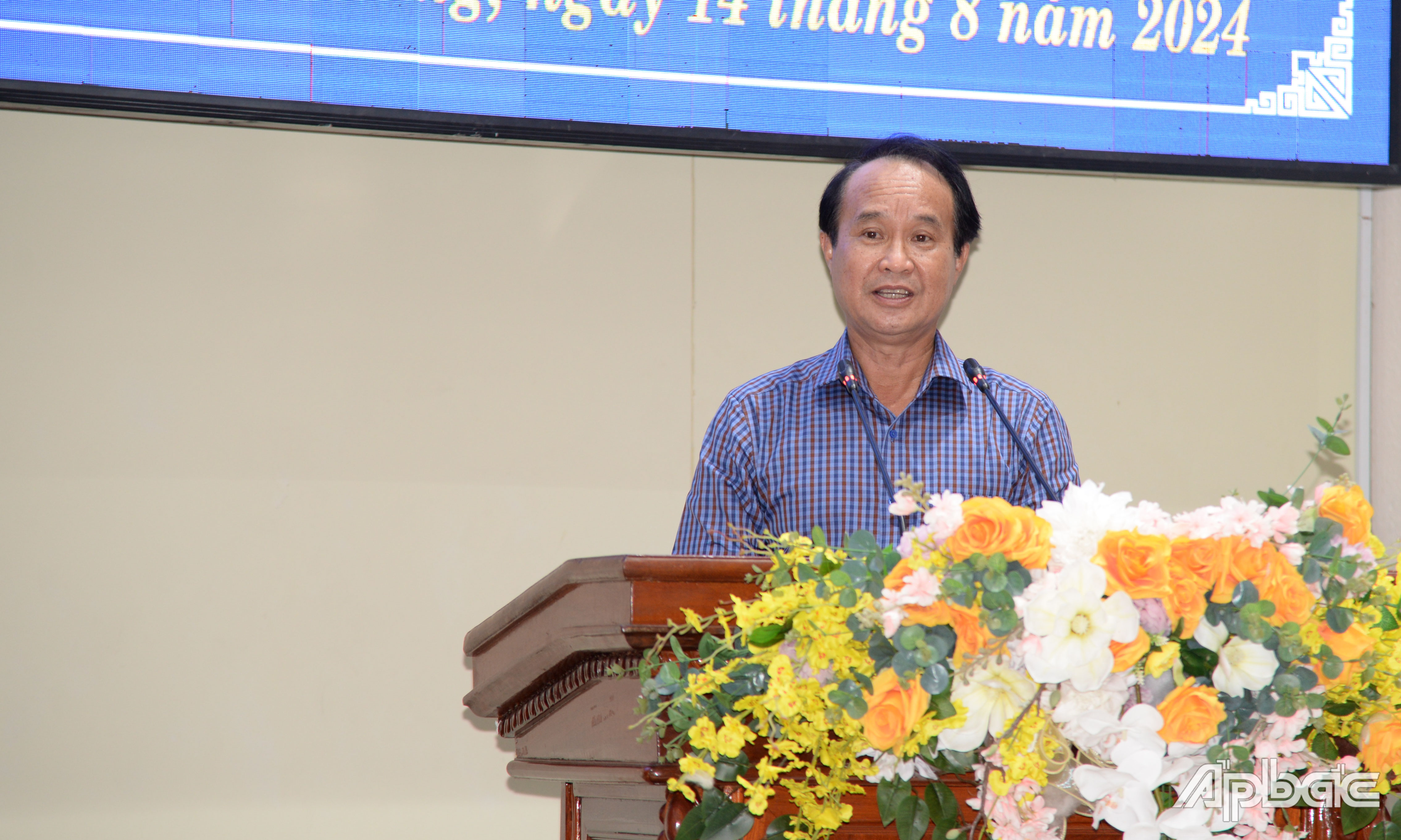 Đồng chí Lưu Văn Phi phát biểu tại hội nghị.