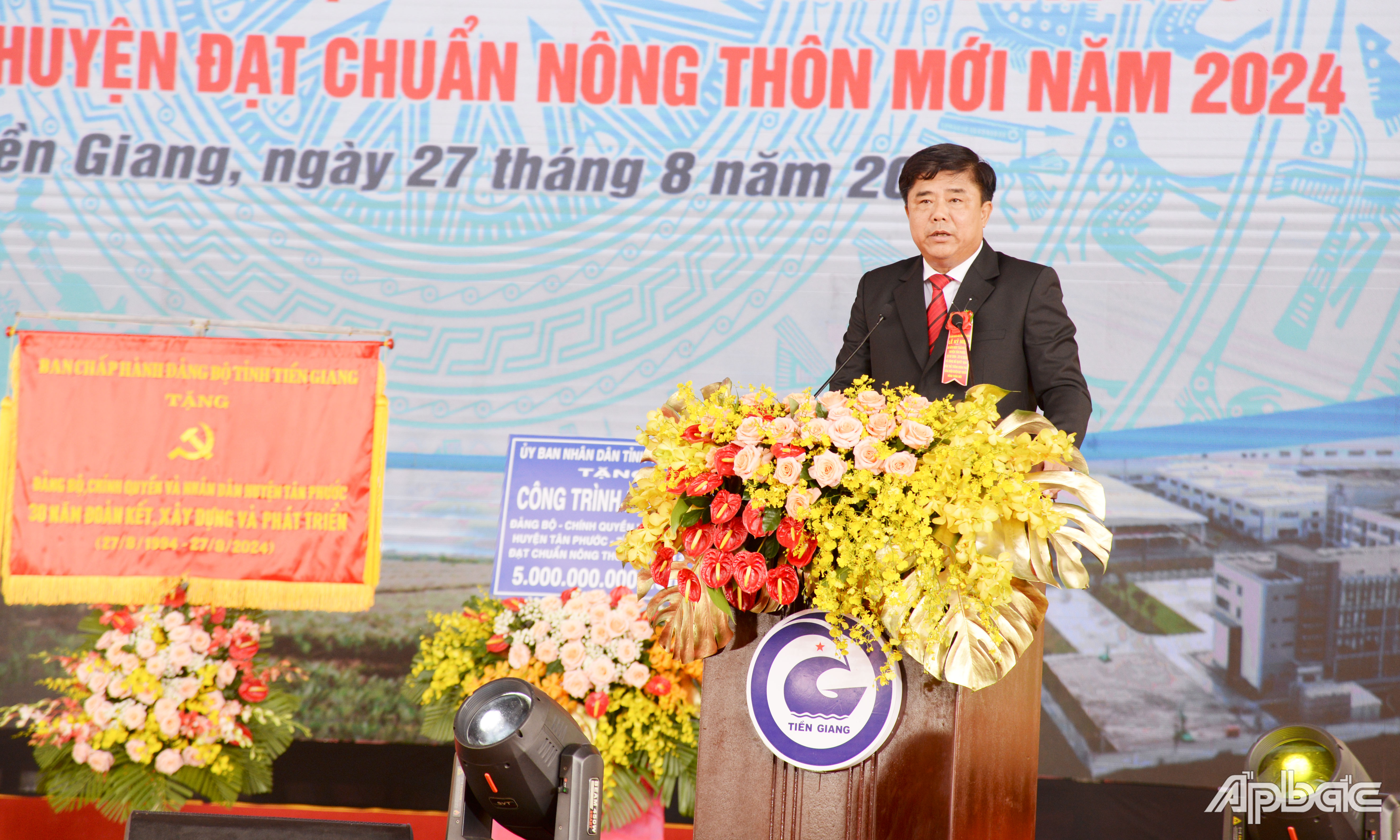 Bí thư Huyện ủy Tân Phước Đoàn Văn Tuấn phát biểu tại Lễ kỷ niệm.