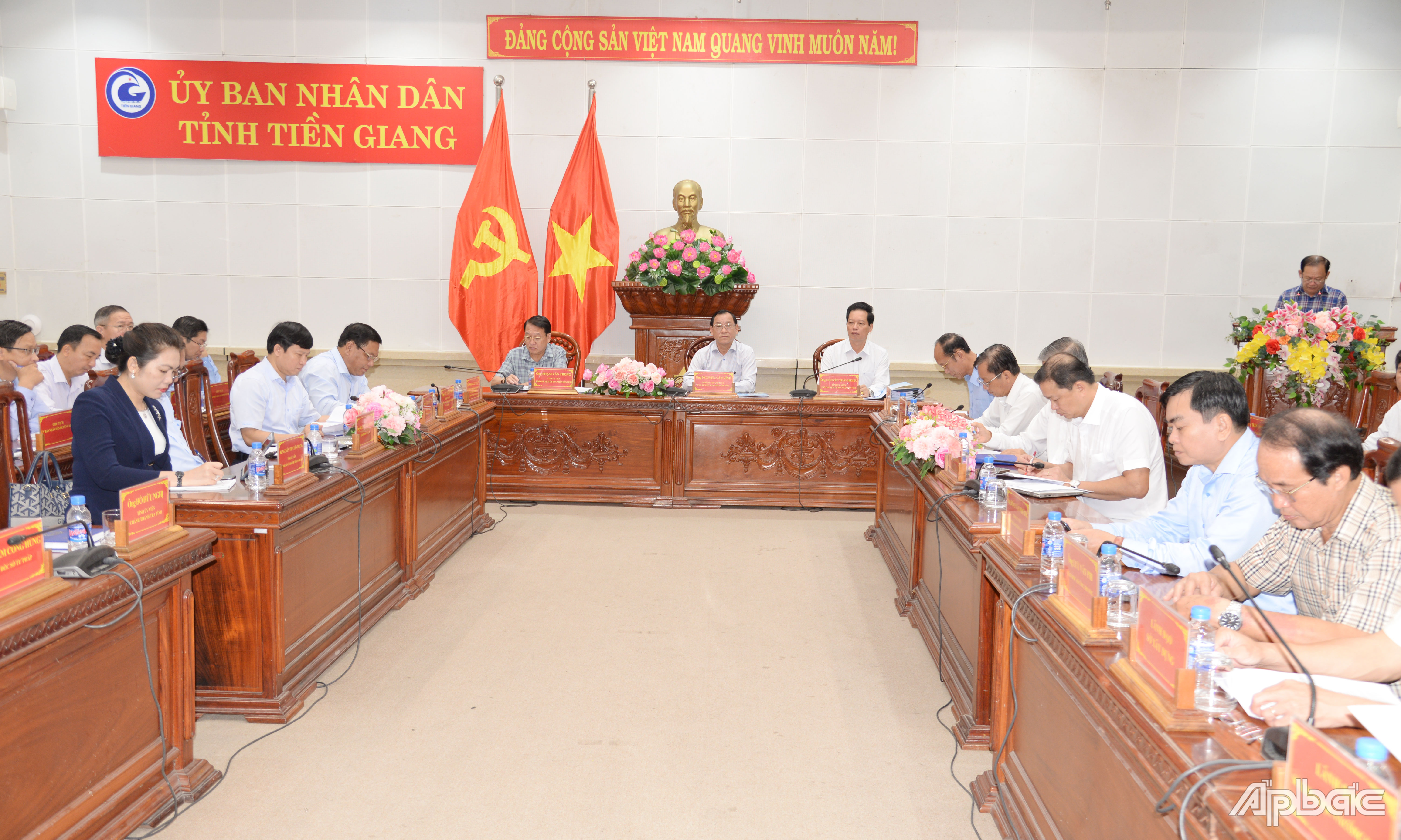 Quang cảnh phiên họp.