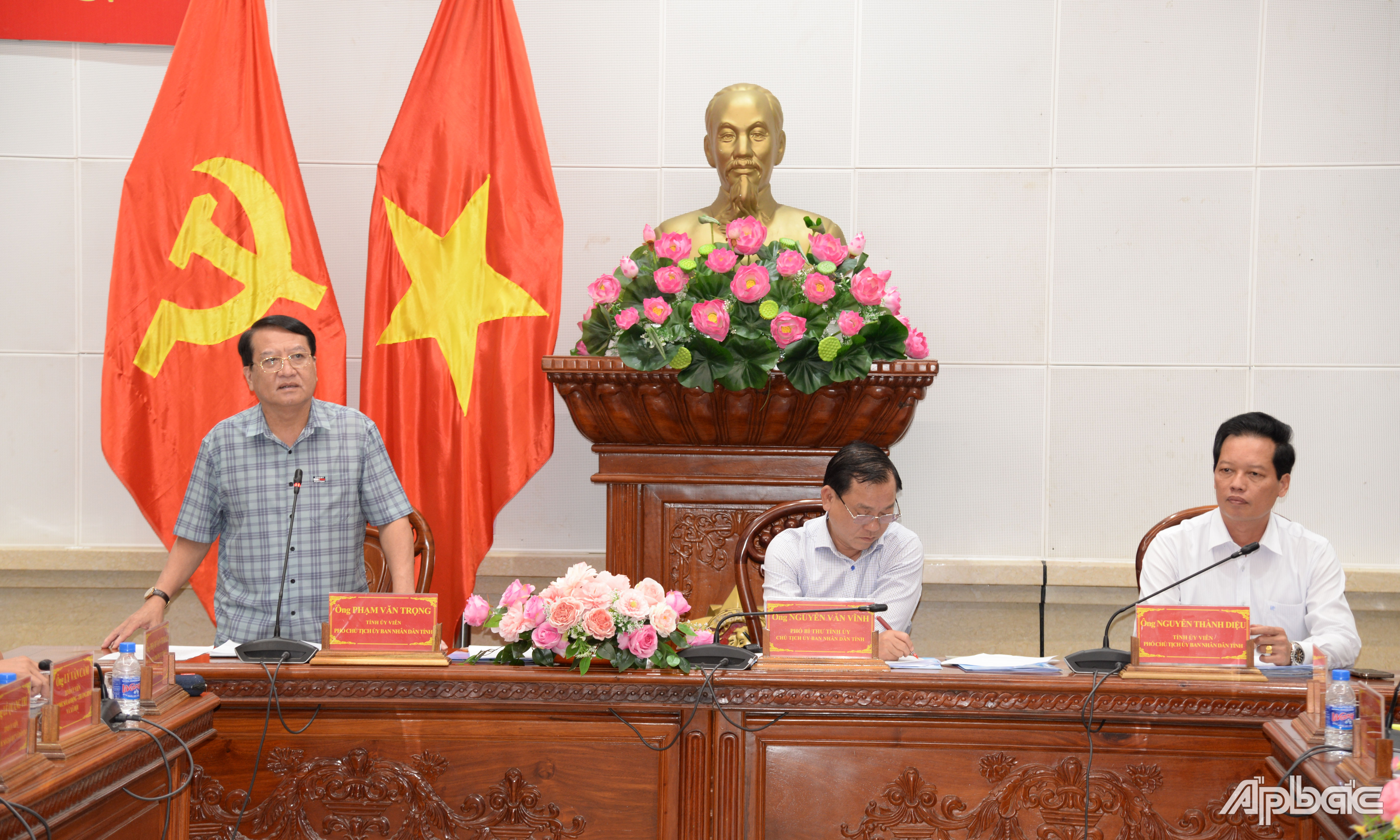 Đồng chí Phạm Văn Trọng phát biểu tại phiên họp.