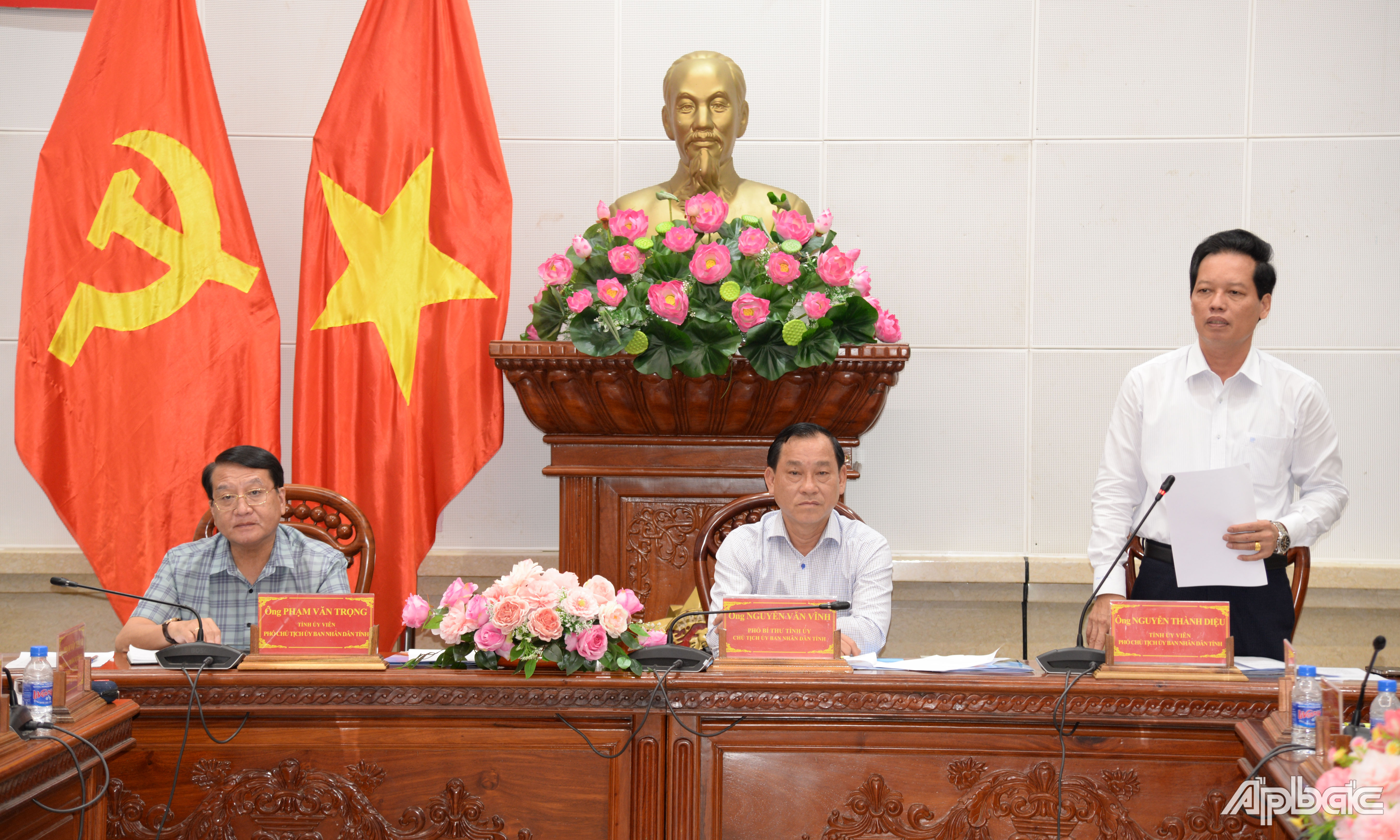Đồng chí Nguyễn Thành Diệu phát biểu tại phiên họp.