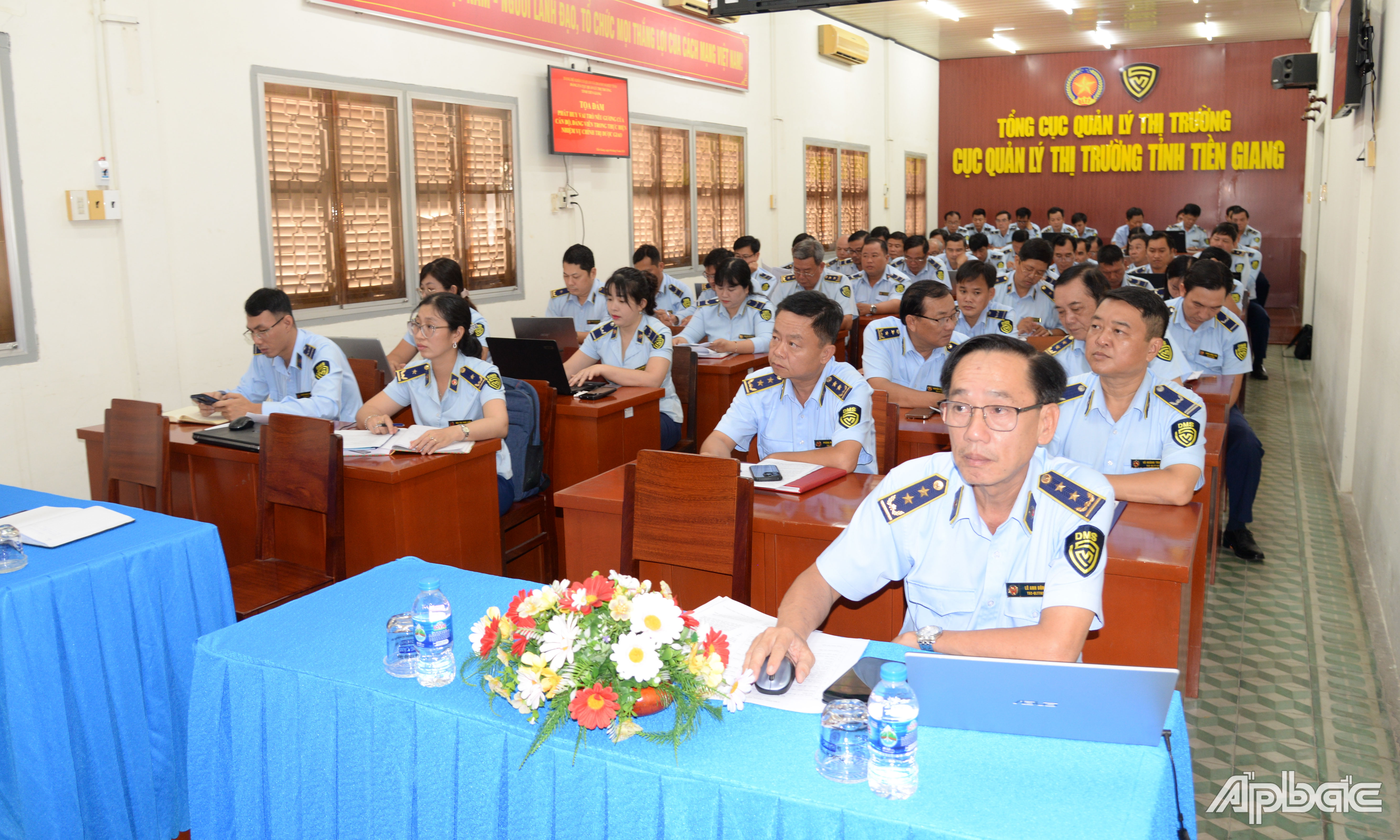 Quang cảnh buổi tọa đàm.