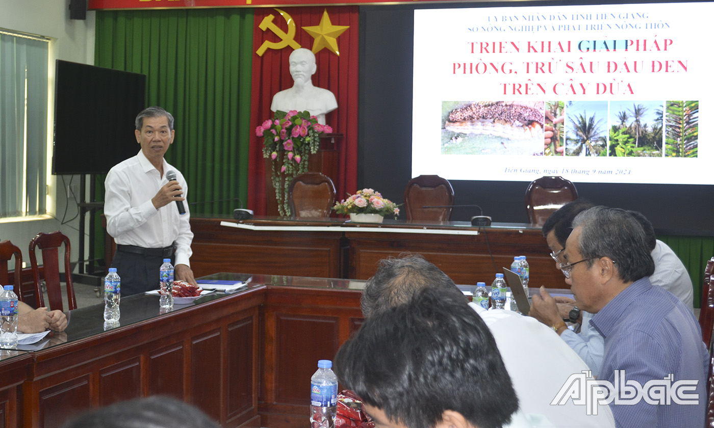 Đồng chí Nguyễn Văn Mẫn phát biểu tại buổi họp.