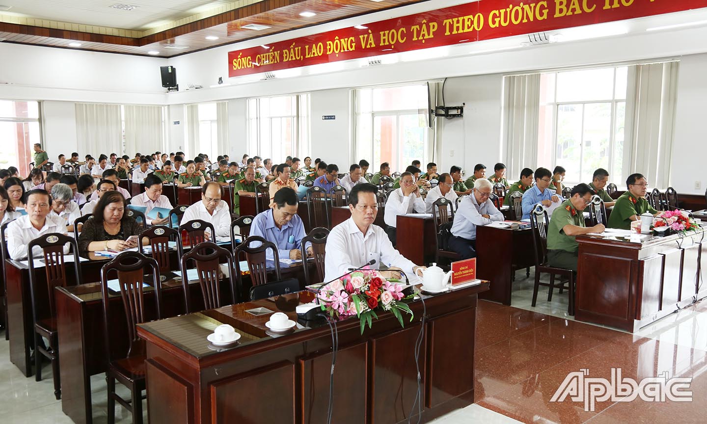 Các đại biểu về tham dự hội nghị.