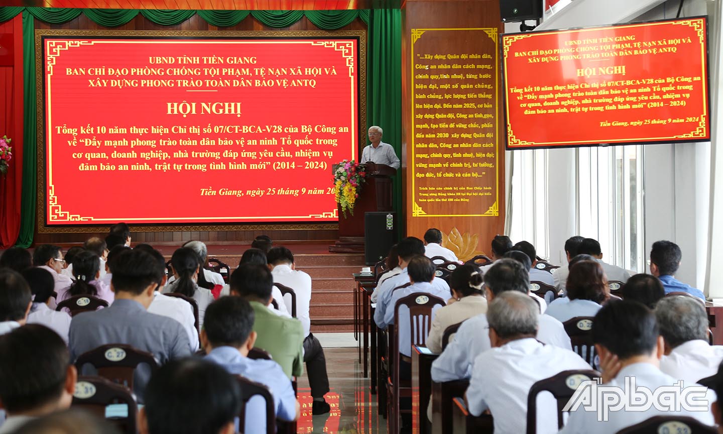Chủ tịch UBND huyện Châu Thành phát biểu tại hội nghị.