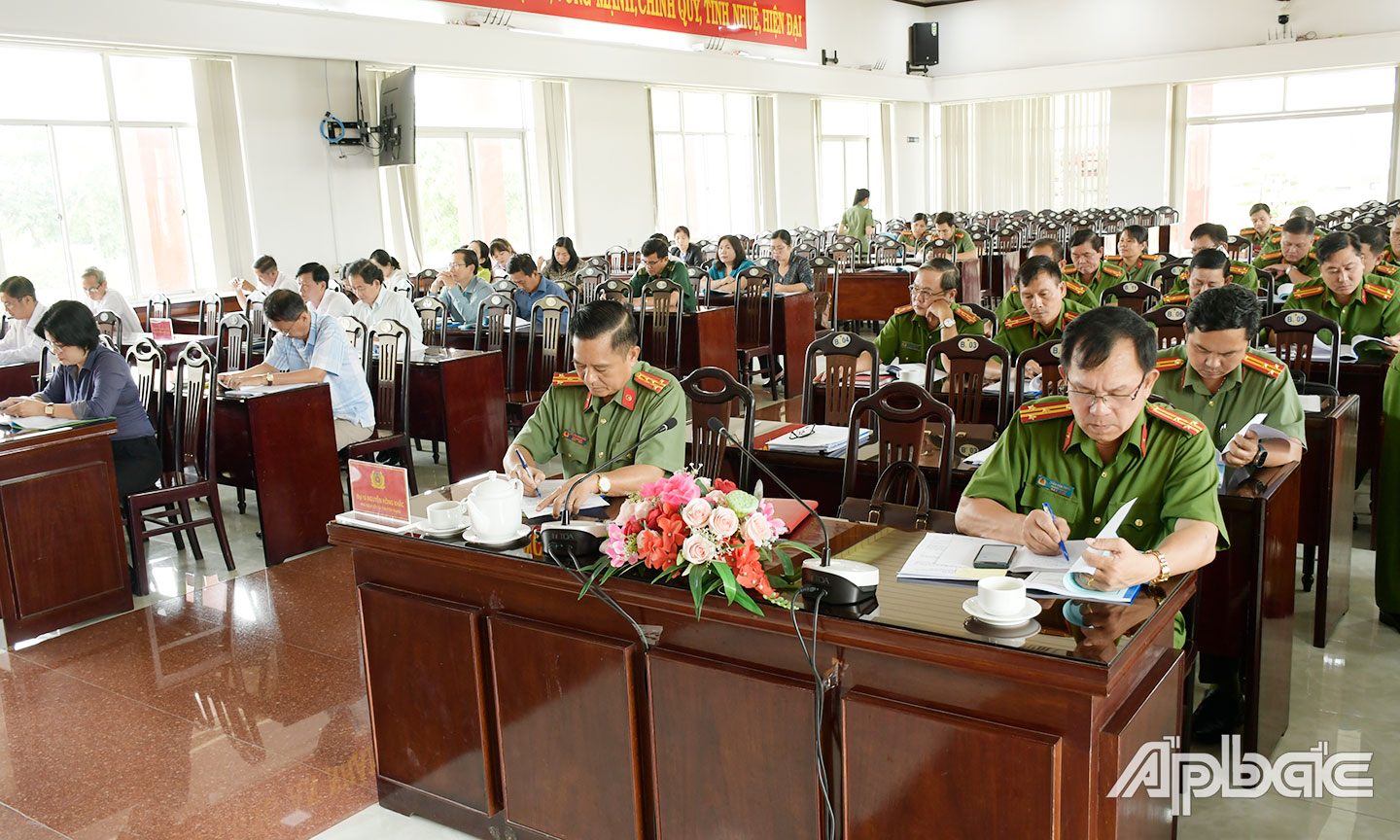 Tọa đàm cung cấp thông tin, tuyên truyền, trao đổi quan điểm đối với 02 dự án Luật do Bộ Công an chủ trì soạn thảo. Ảnh Đặng Thanh