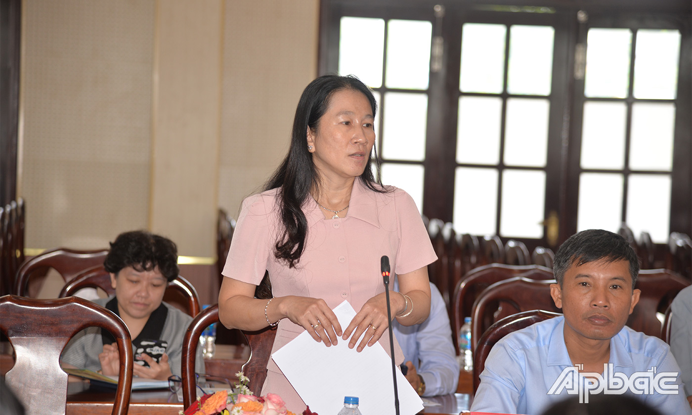 Lãnh đạo HĐND TP Gò Công và TP M ỹ Tho phát biểu tại hội nghị