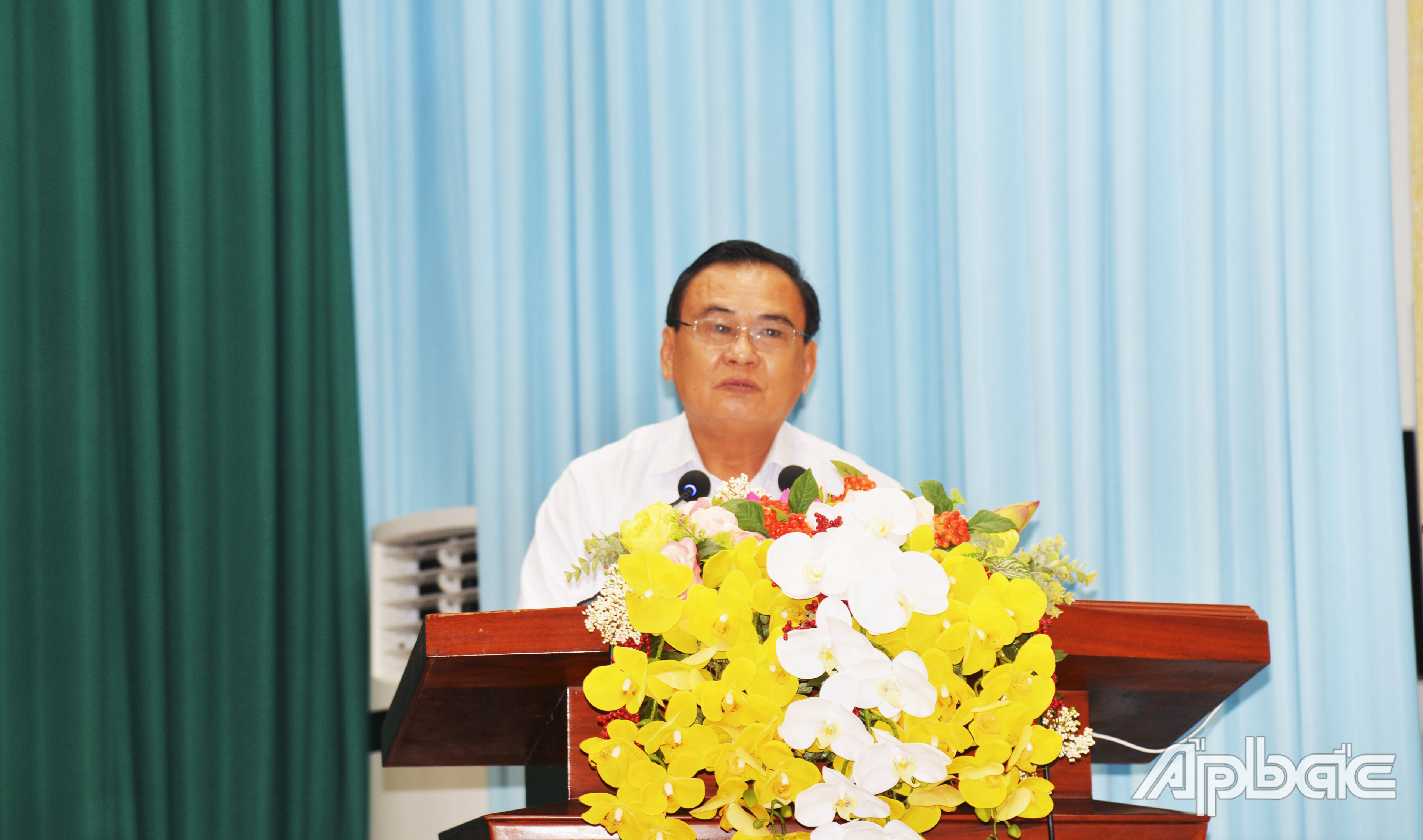 Đồng chí Võ Văn Bình, Phó Bí thư Thường trực Tỉnh ủy gợi ý nội dung hội nghị tập trung thảo luận