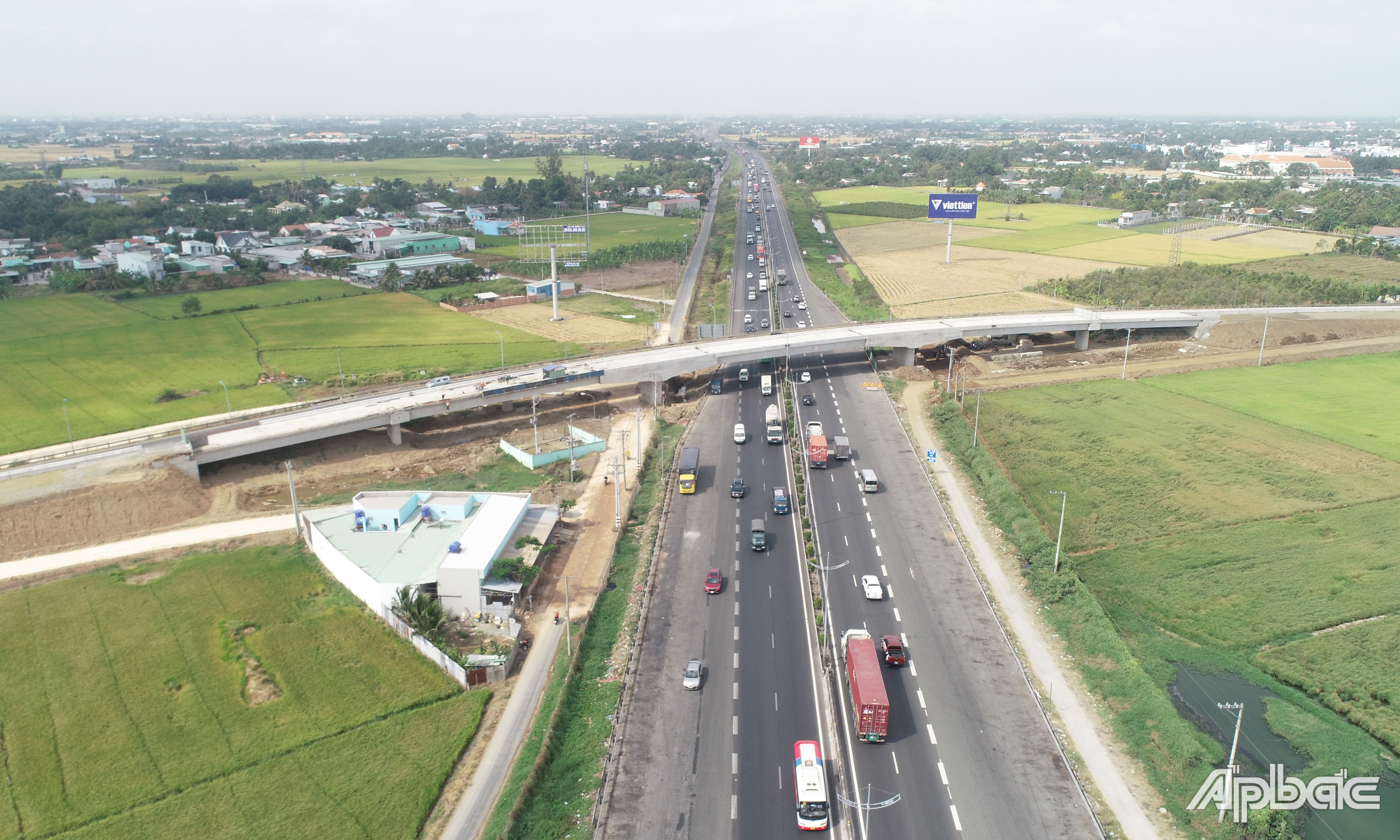 Việc đầu tư mở rộng tuyến đường bộ cao tốc TP. Hồ Chí Minh - Trung Lương - Mỹ Thuận đang là vấn đề cấp thiết hiện nay.