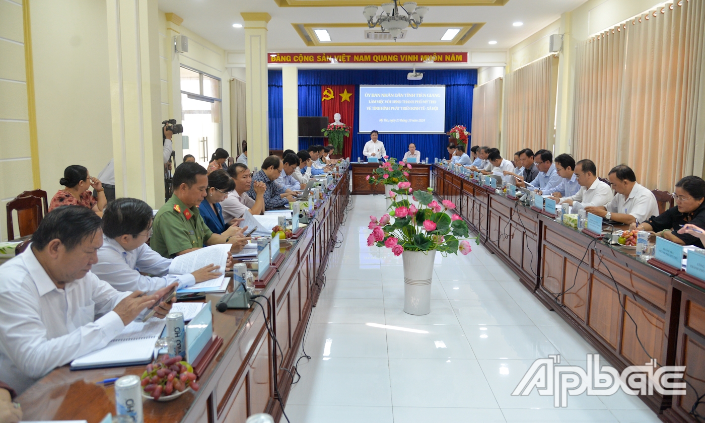Quang cảnh buổi làm việc.