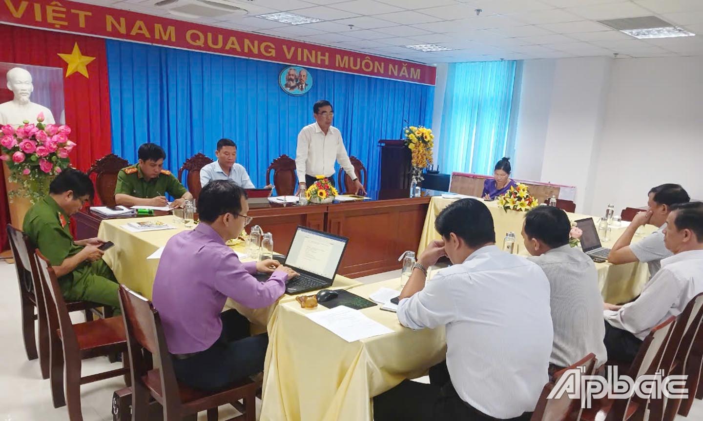 Quang cảnh buổi làm việc.