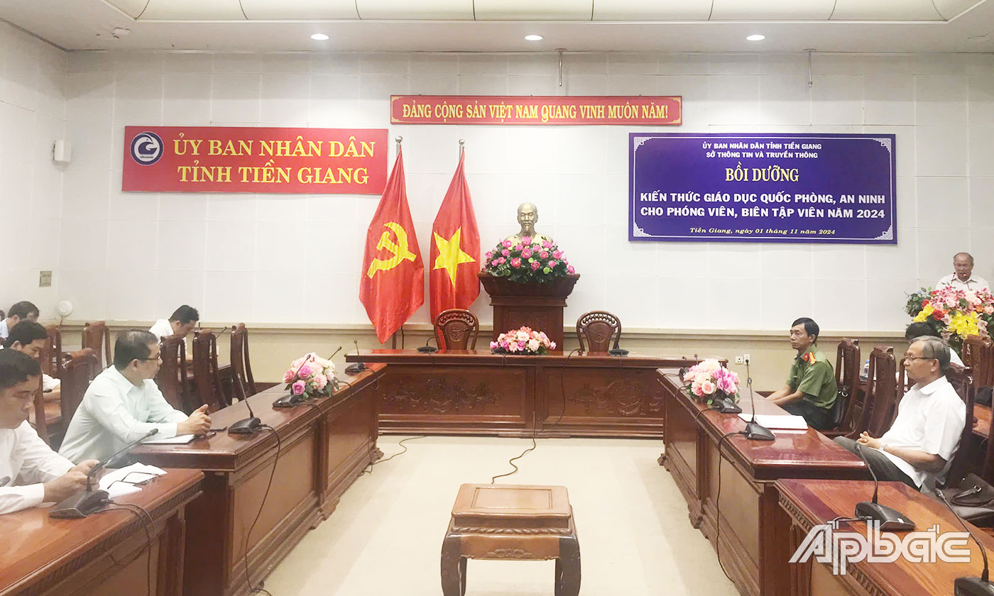 Quang cảnh buổi tập huấn. 