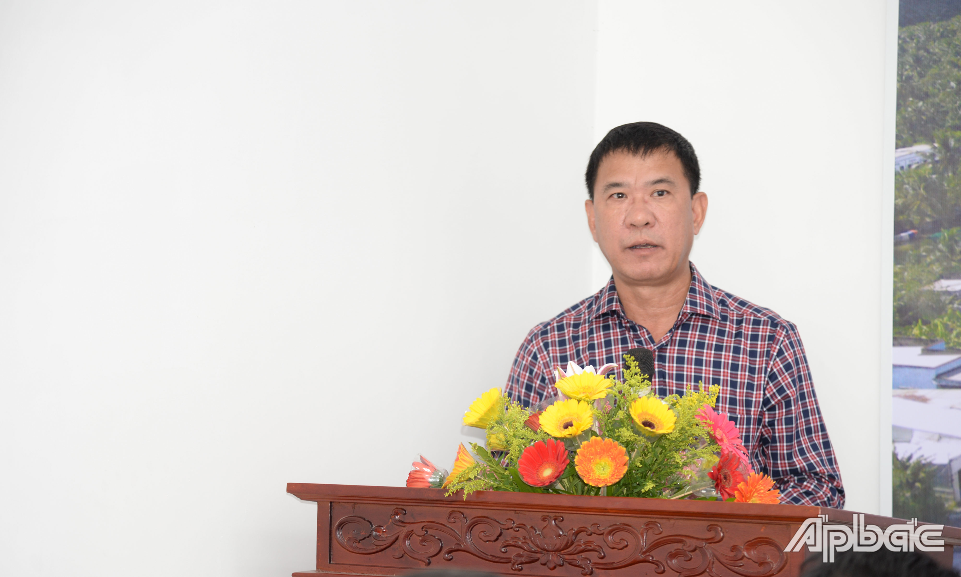 Giám đốc Ban Quản lý dự án Đầu tư xây dựng Thủy lợi 10 Hà Đức Hạnh phát biểu tại Lễ bàn giao.