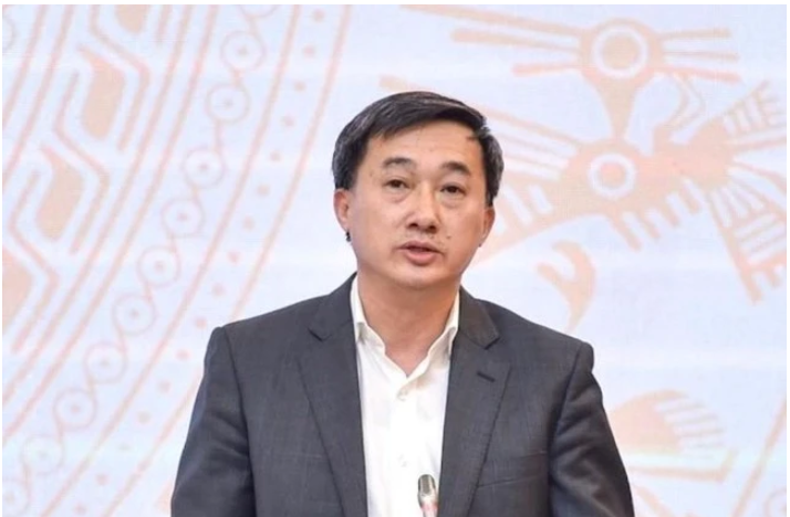 GS-TS Trần Văn Thuấn, Thứ trưởng Bộ Y tế kiêm nhiệm giữ chức vụ Chủ tịch Hội đồng Y khoa quốc gia.