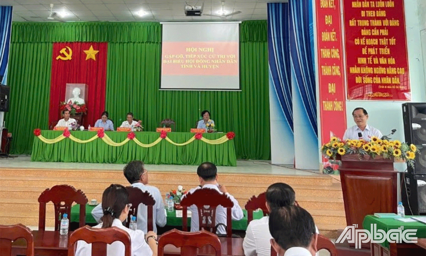 Chủ tịch UBND tỉnh Nguyễn Văn Vĩnh tiếp xúc cử tri huyện Chợ Gạo.
