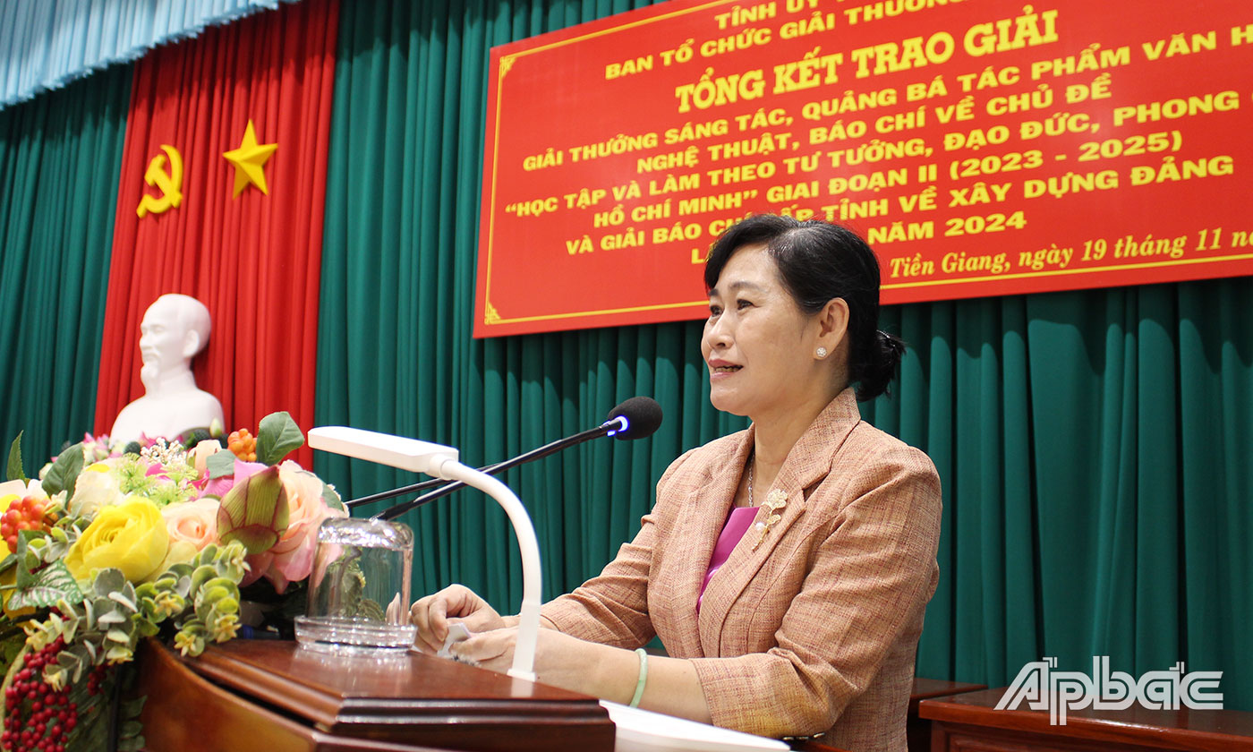 Đồng chí Châu Thị Mỹ Phương phát biểu tại Lễ Tổng kết trao giải. 